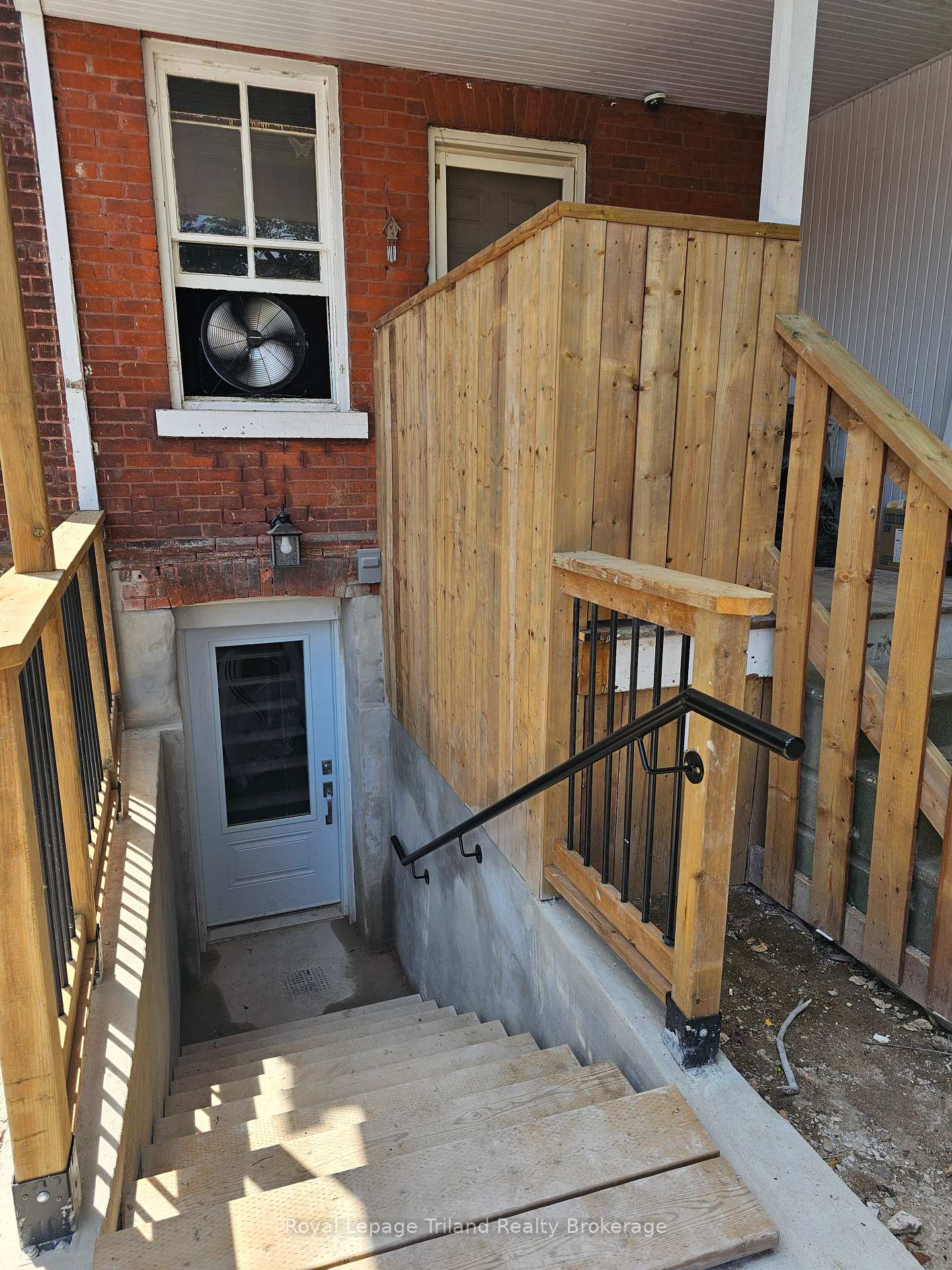Photo of Unit 4, 565 Peel Street E