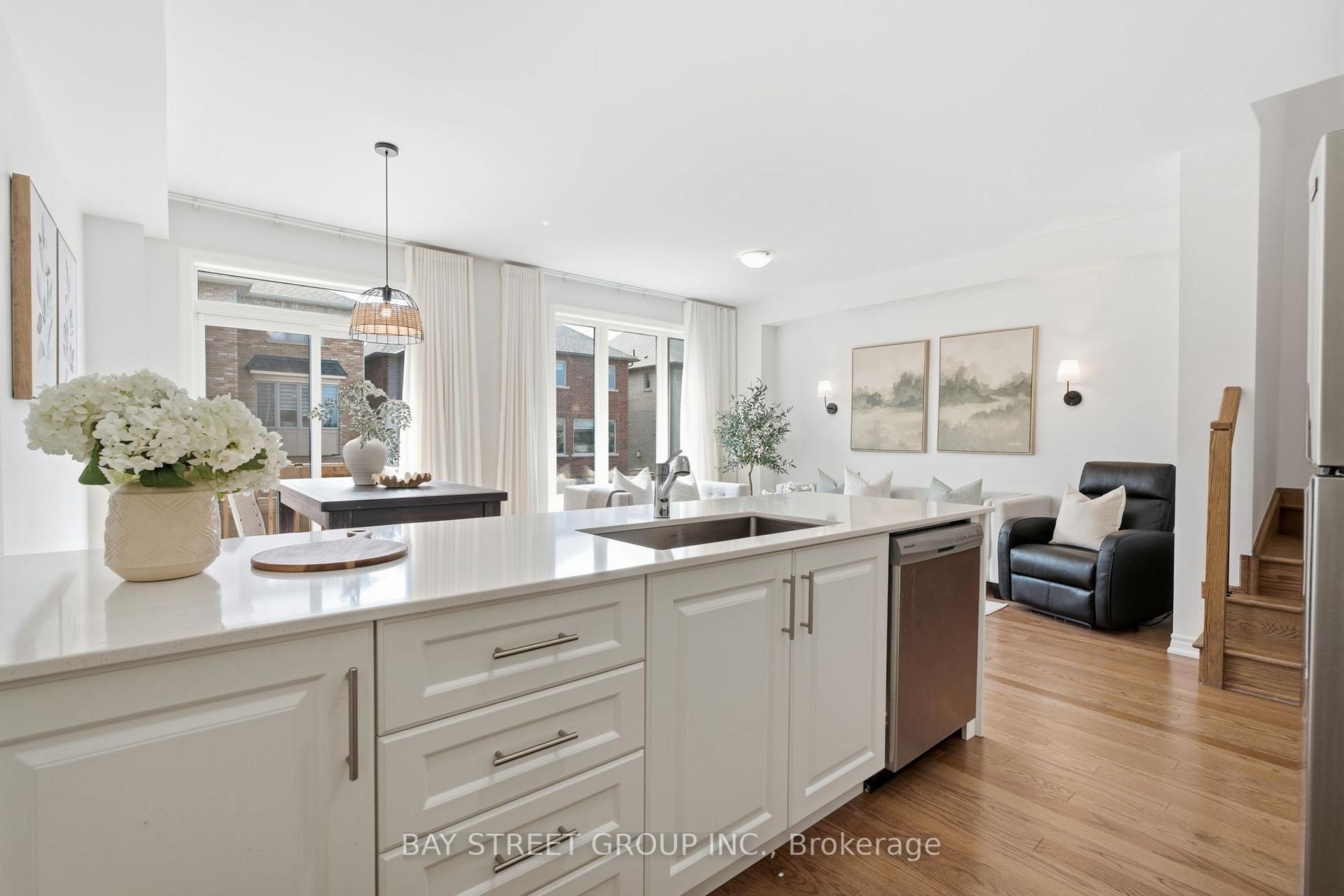 Photo 15 of 30 Velvet Drive, Whitby, Rural Whitby — HOMEH