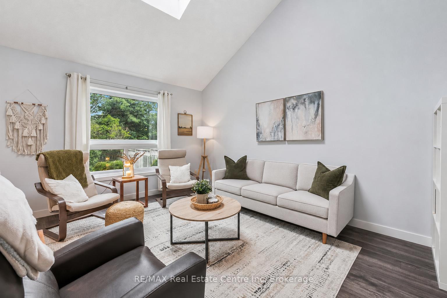 Photo 3 of 20 Pratt Place, Cambridge, Hespeler Village — HOMEH