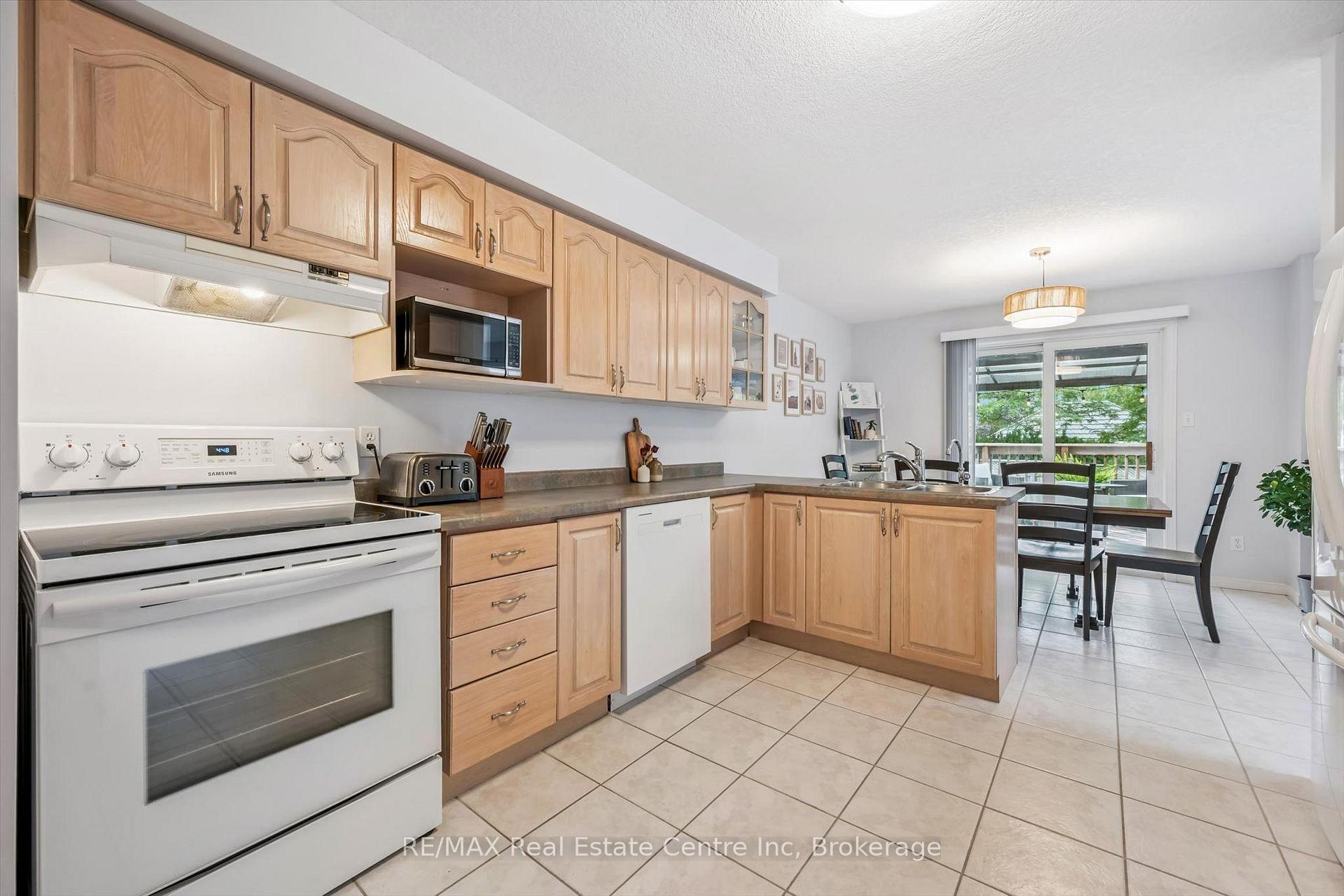 Photo 6 of 20 Pratt Place, Cambridge, Hespeler Village — HOMEH