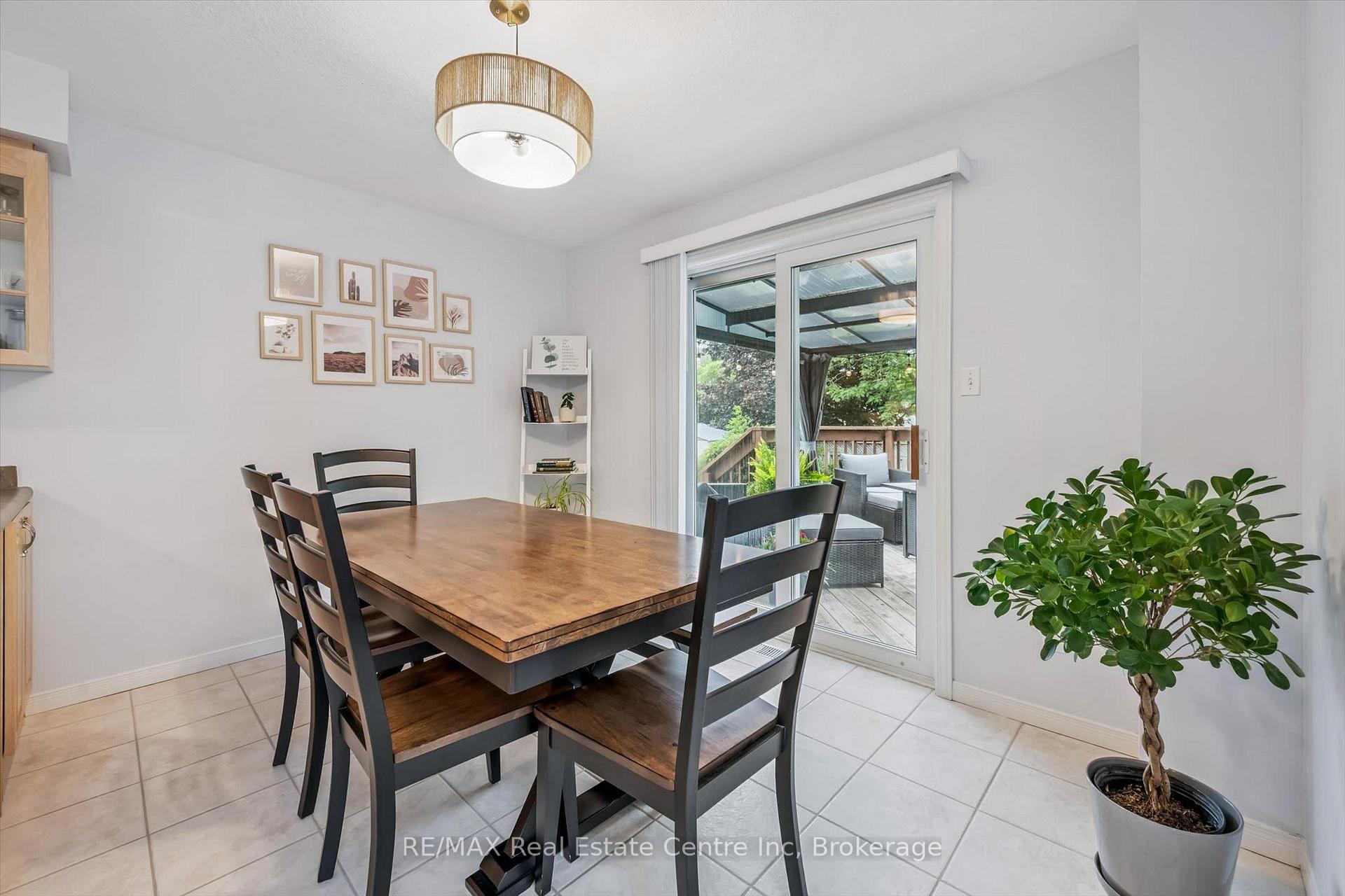 Photo 8 of 20 Pratt Place, Cambridge, Hespeler Village — HOMEH
