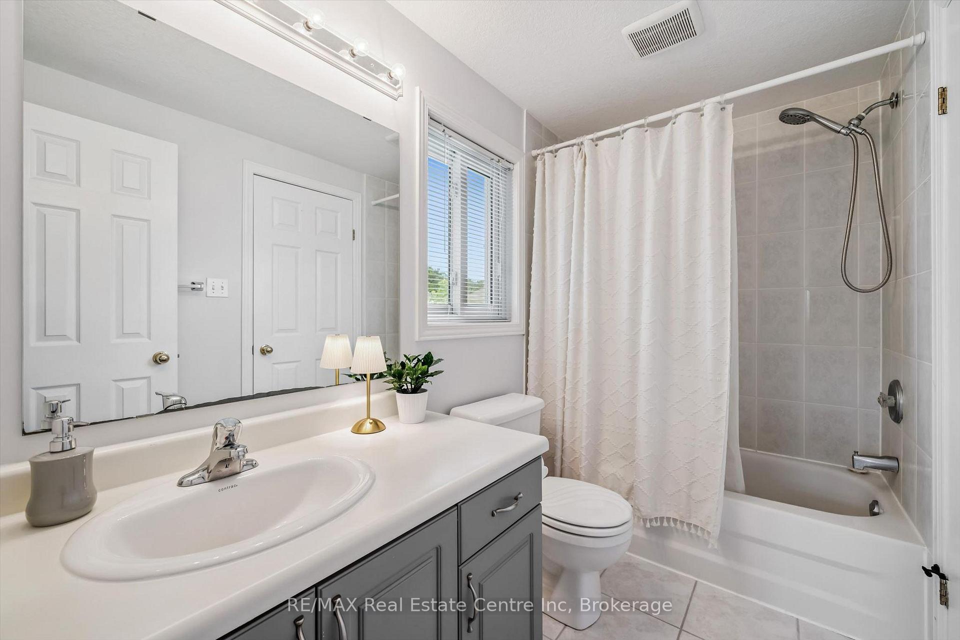 Photo 11 of 20 Pratt Place, Cambridge, Hespeler Village — HOMEH