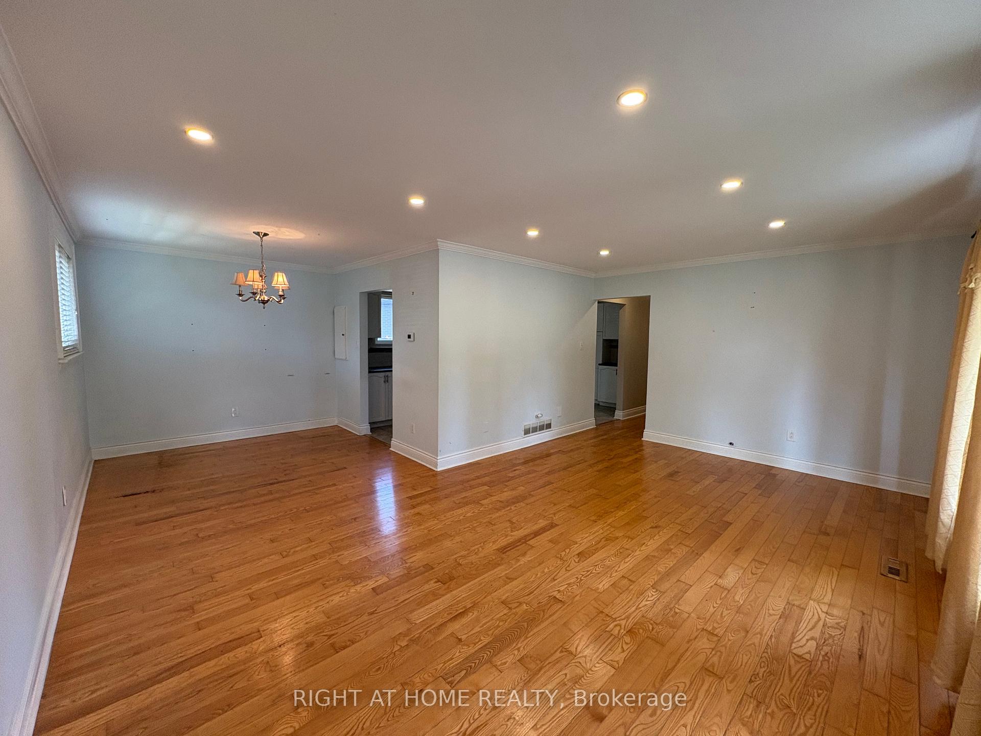 Photo 2 of Unit Upper Level, 58 Devins Drive, Aurora, Aurora Heights — HOMEH