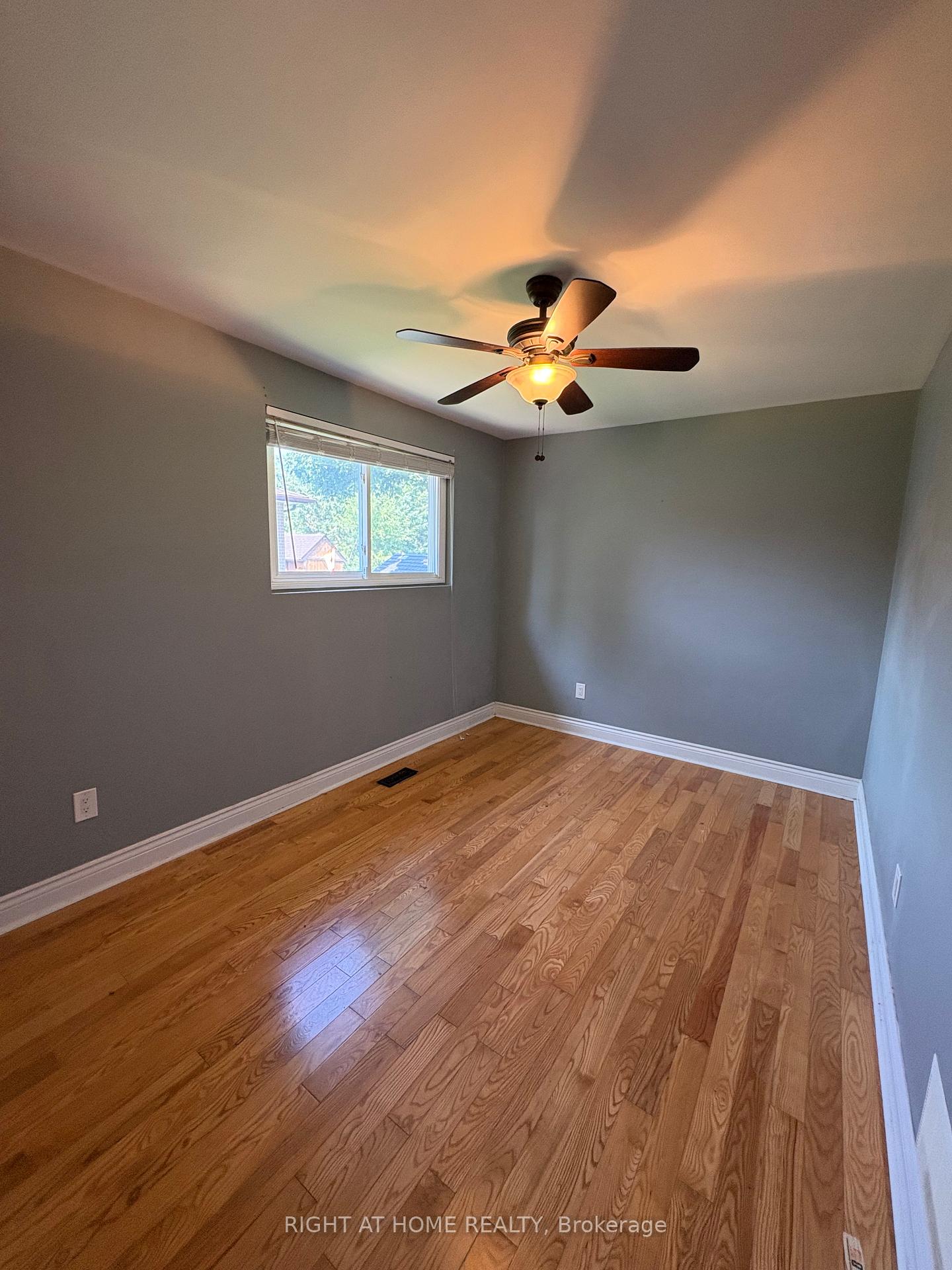 Photo 13 of Unit Upper Level, 58 Devins Drive, Aurora, Aurora Heights — HOMEH