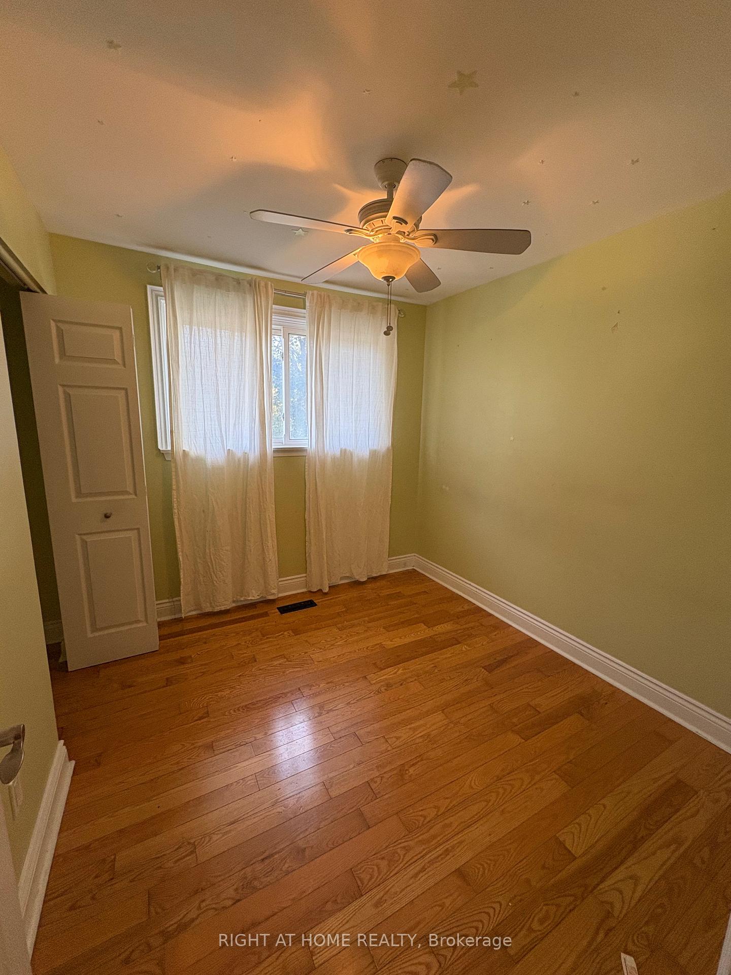 Photo 15 of Unit Upper Level, 58 Devins Drive, Aurora, Aurora Heights — HOMEH