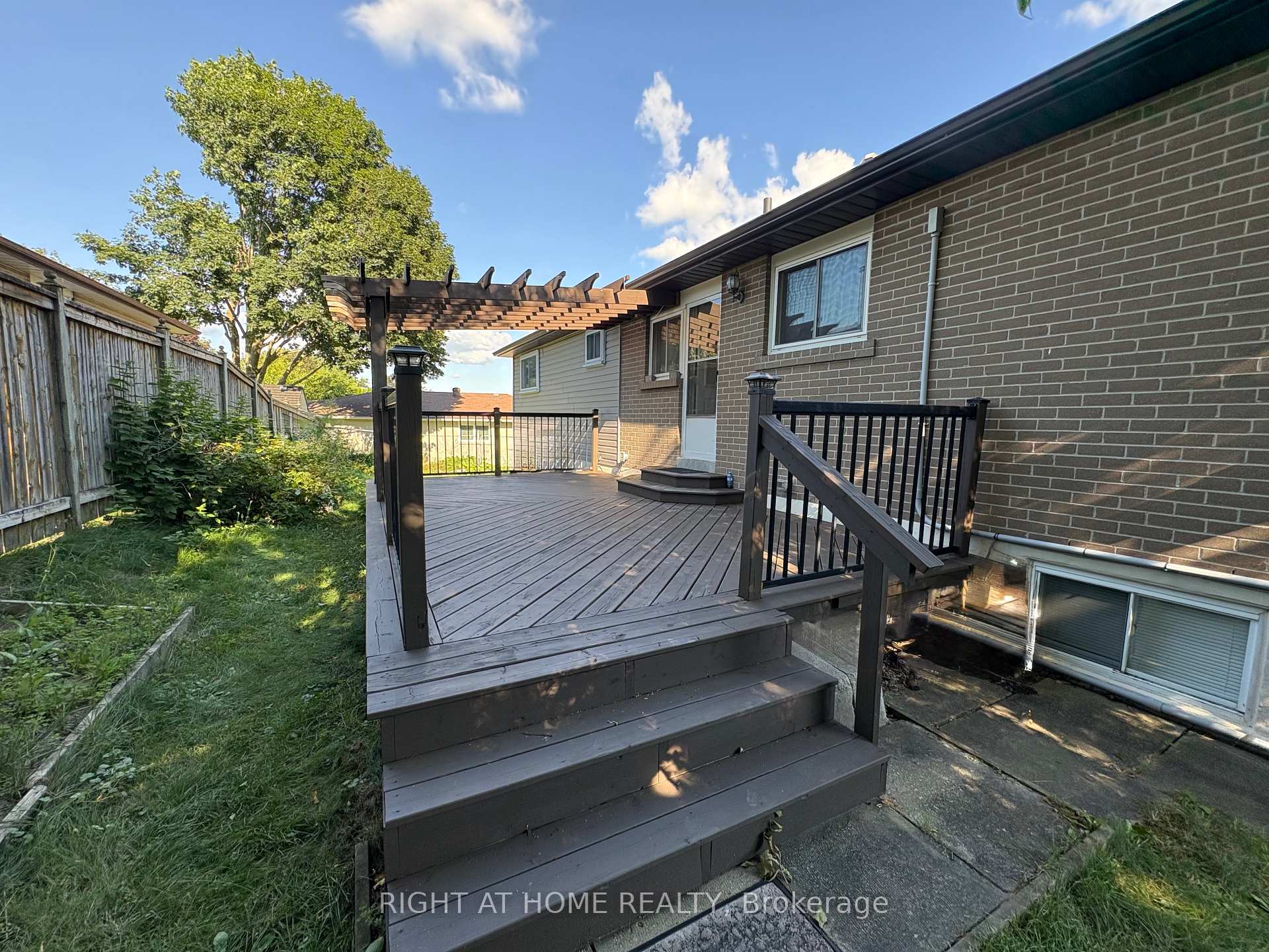 Photo 17 of Unit Upper Level, 58 Devins Drive, Aurora, Aurora Heights — HOMEH