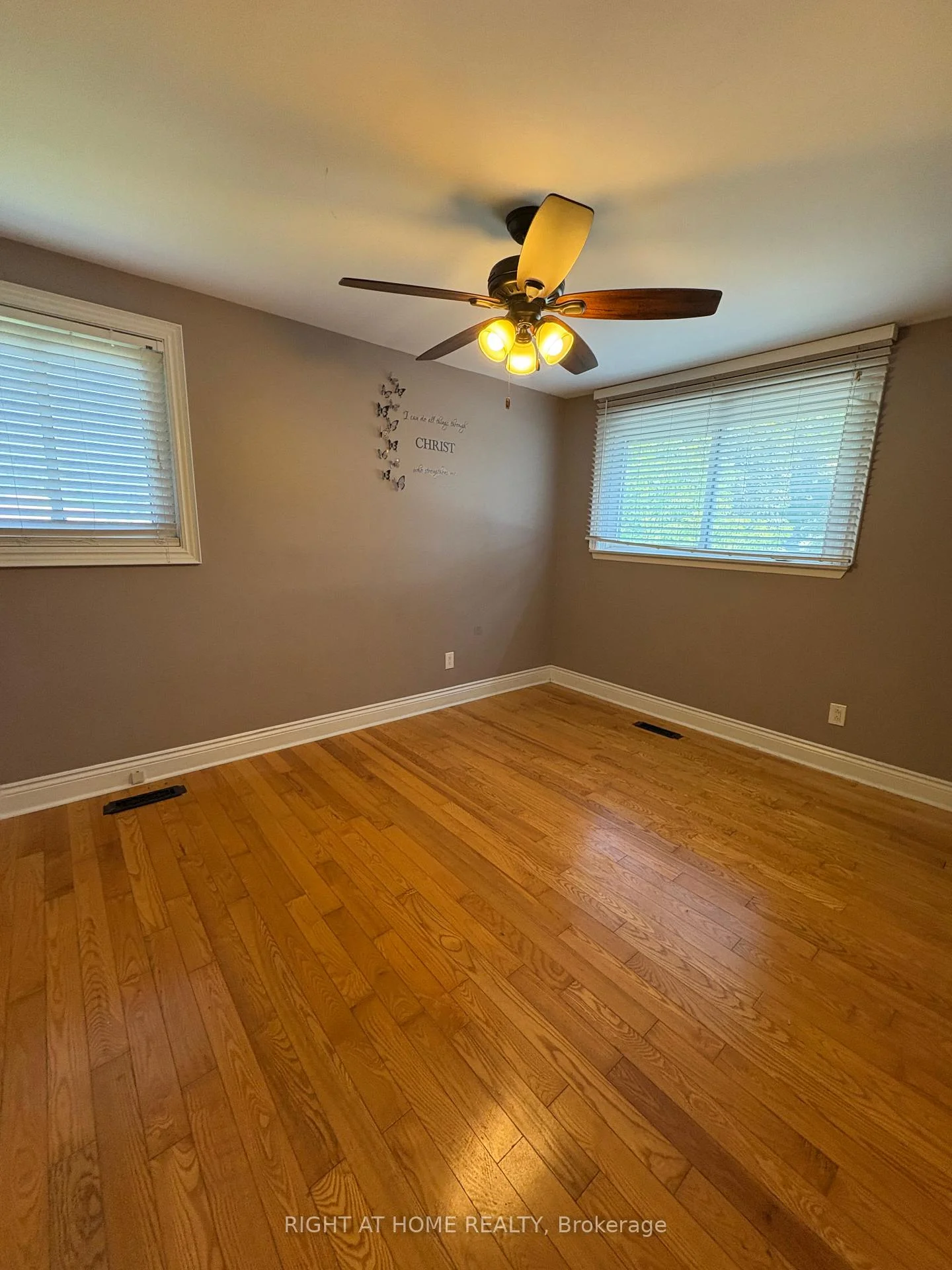 Photo 4 of Unit Upper Level, 58 Devins Drive, Aurora, Aurora Heights — HOMEH