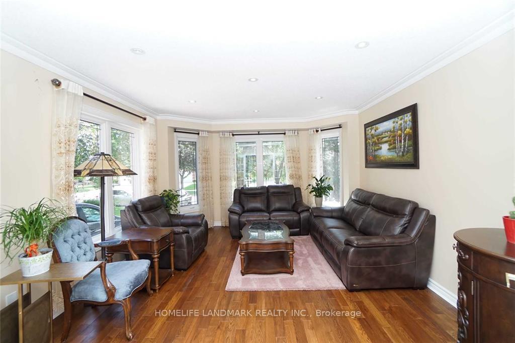 Photo 5 of 4887 Natkarni Crescent, Mississauga, East Credit — HOMEH