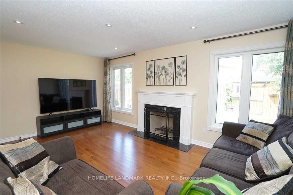 Photo 8 of 4887 Natkarni Crescent, Mississauga, East Credit — HOMEH