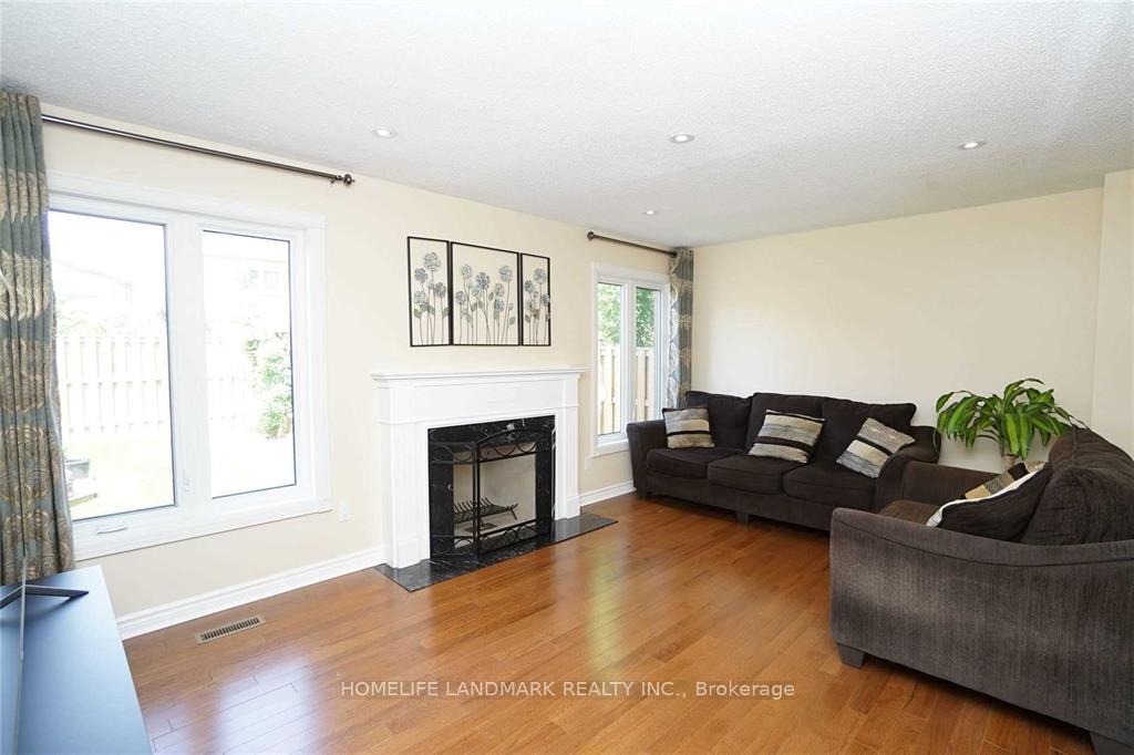 Photo 9 of 4887 Natkarni Crescent, Mississauga, East Credit — HOMEH