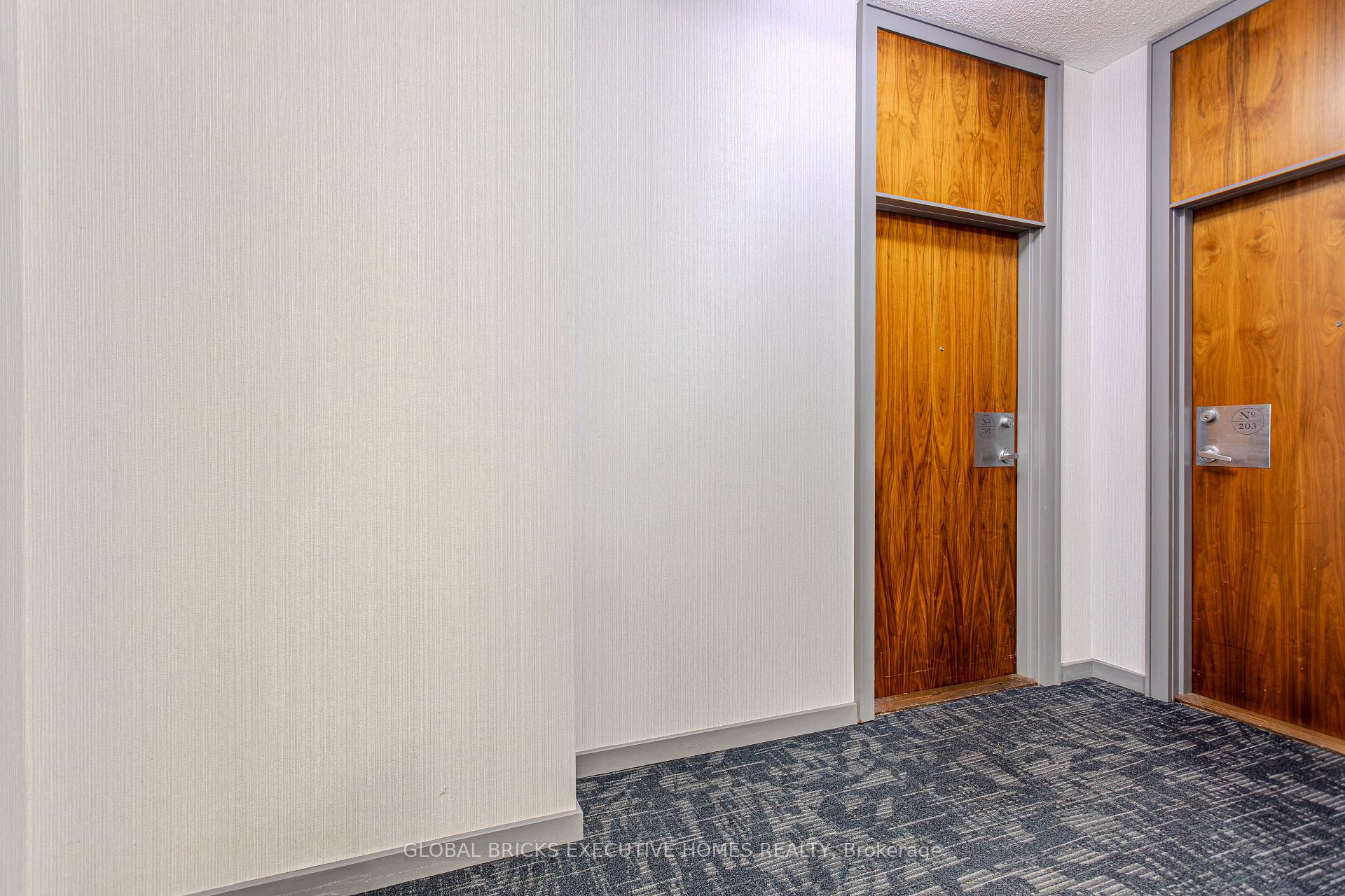 Photo of 33 Elm Drive W
