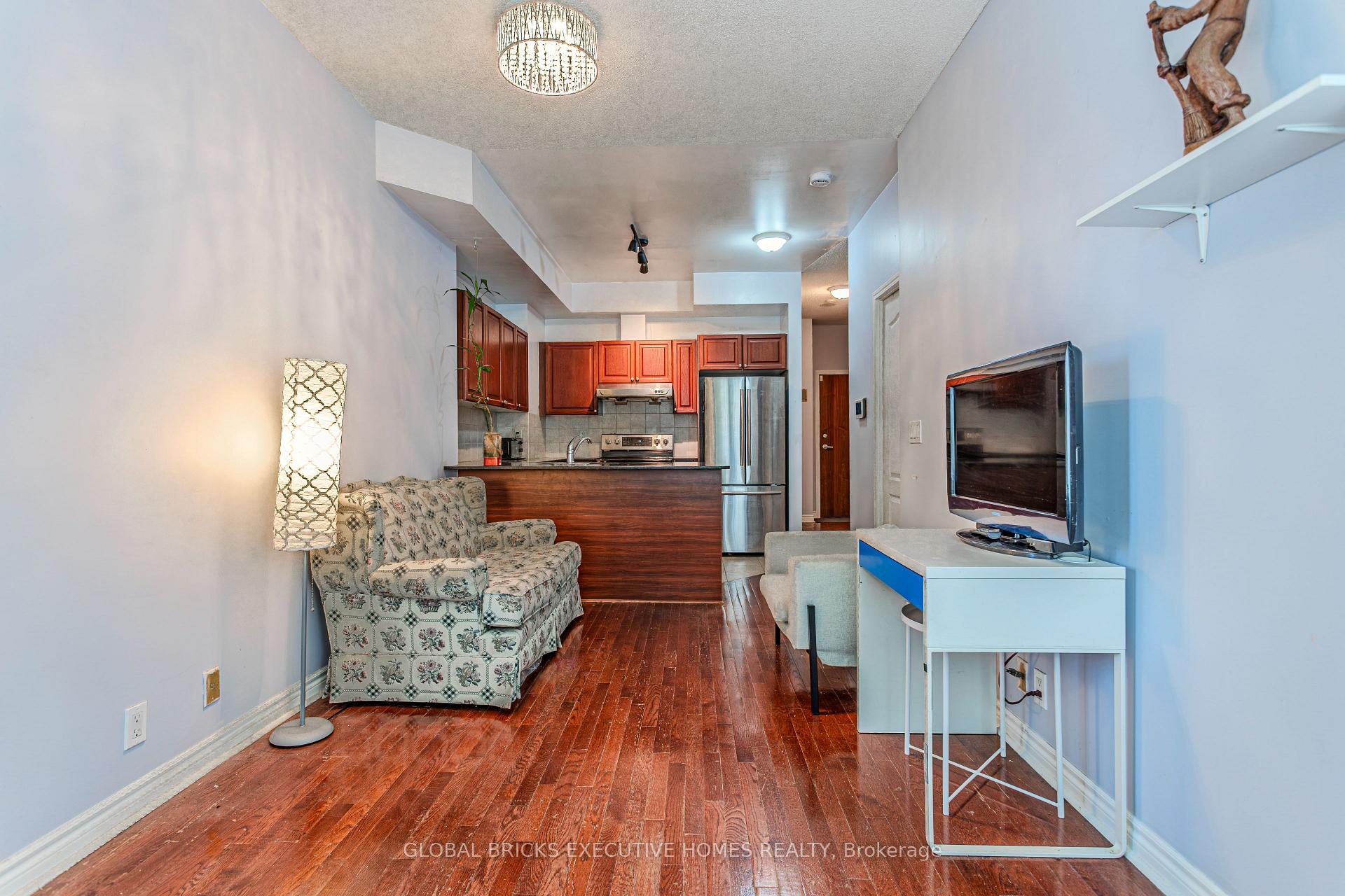 Photo 6 of 33 Elm Drive W, Mississauga, Mississauga Valleys — HOMEH