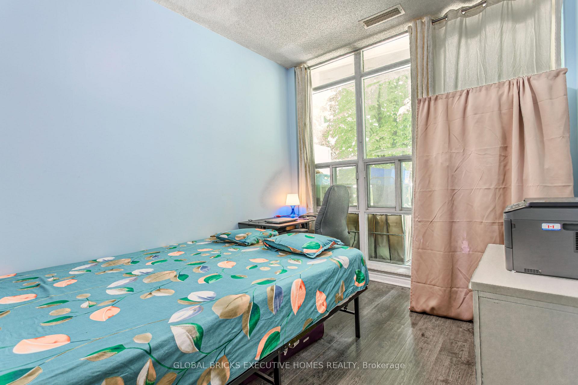 Photo 13 of 33 Elm Drive W, Mississauga, Mississauga Valleys — HOMEH