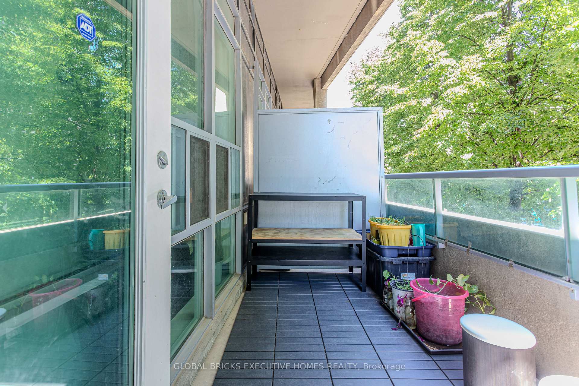 Photo 17 of 33 Elm Drive W, Mississauga, Mississauga Valleys — HOMEH