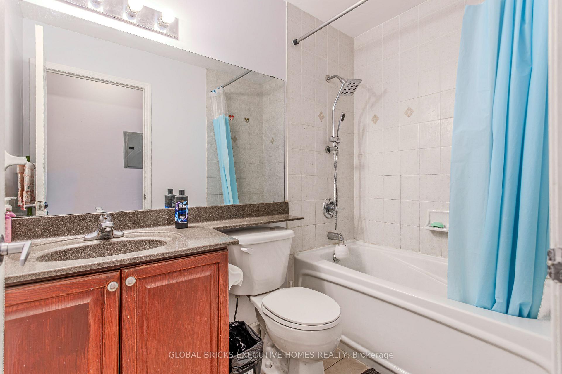 Photo 19 of 33 Elm Drive W, Mississauga, Mississauga Valleys — HOMEH
