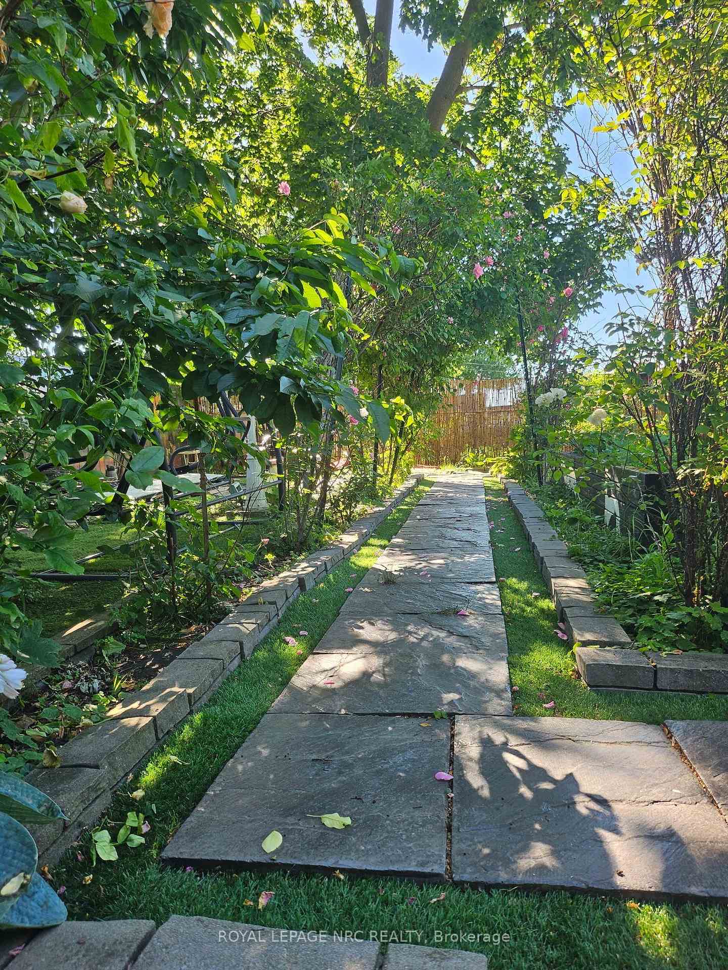 Photo 32 of 7 Vera Street, St. Catharines, Western Hill — HOMEH