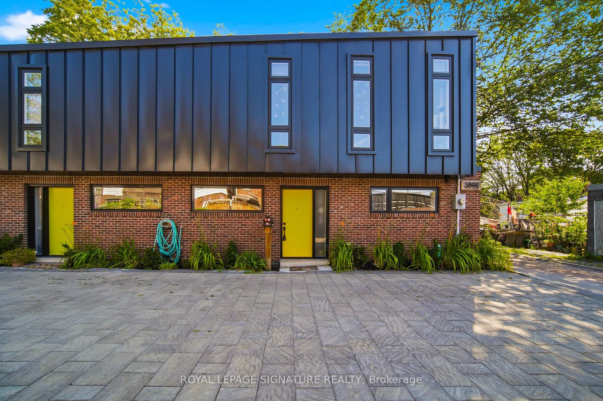 Front of Unit South Unit, 389R Leslie Street S