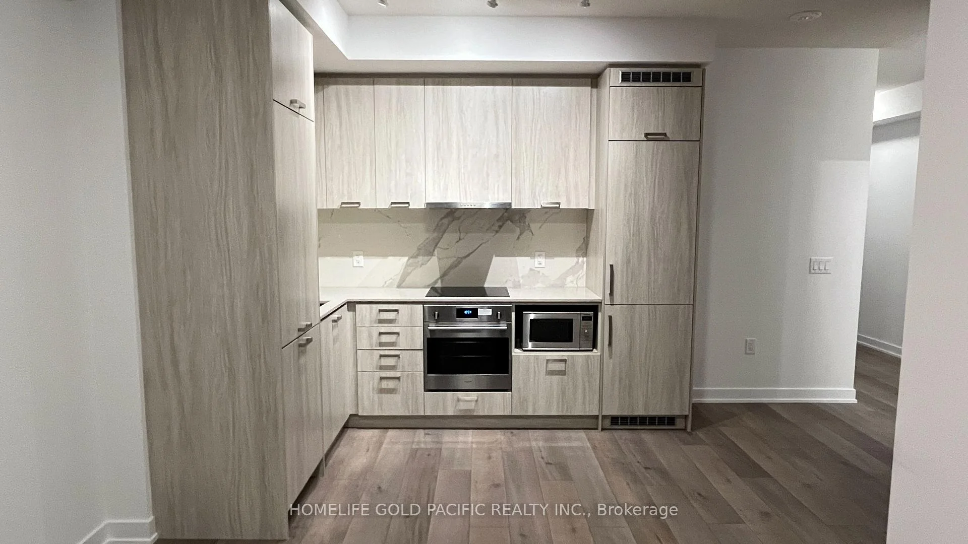 Photo 3 of Unit 705, 39 Honeycrisp Crescent, Vaughan, Concord — HOMEH