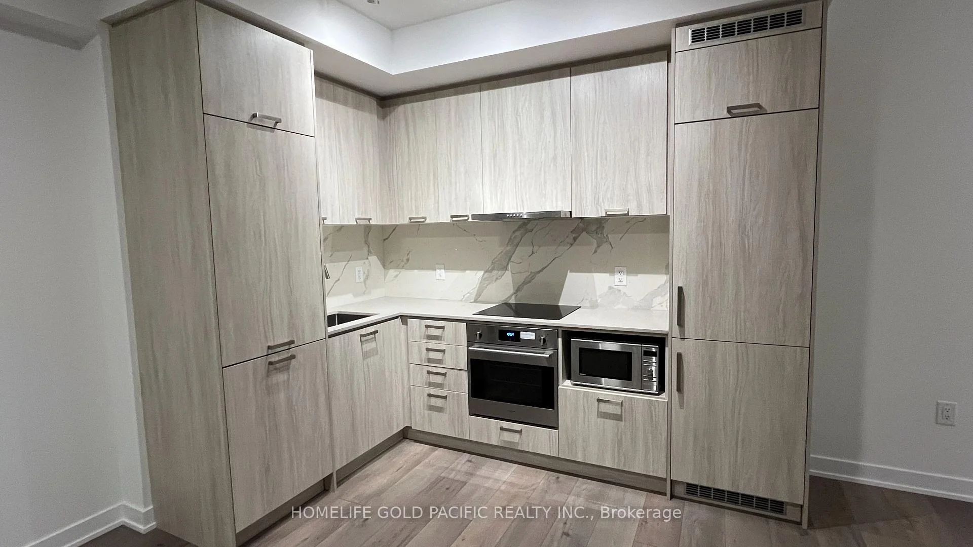 Photo 4 of Unit 705, 39 Honeycrisp Crescent, Vaughan, Concord — HOMEH