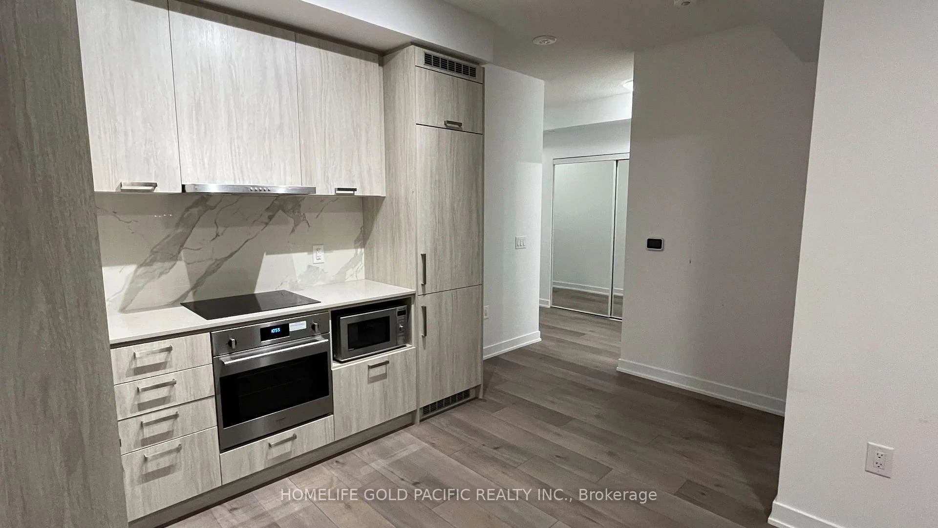 Photo 6 of Unit 705, 39 Honeycrisp Crescent, Vaughan, Concord — HOMEH