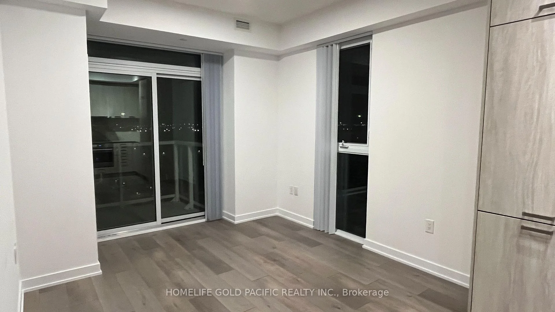 Photo 8 of Unit 705, 39 Honeycrisp Crescent, Vaughan, Concord — HOMEH