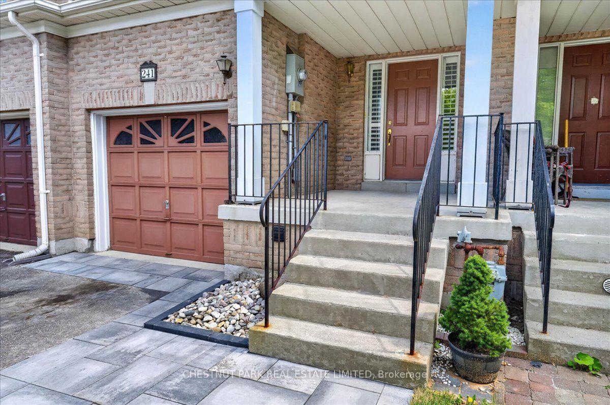 Photo 3 of 241 Banbrooke Crescent, Newmarket, Summerhill Estates — HOMEH