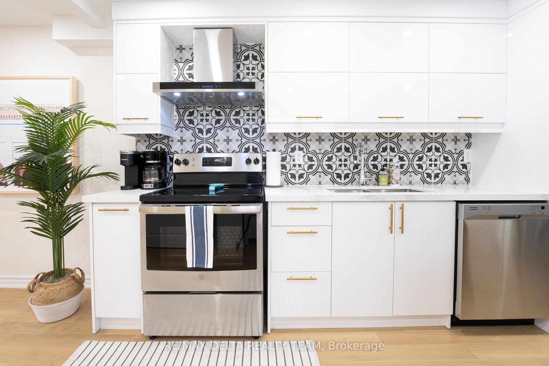 Photo 12 of 7 Craven Road, Toronto, Greenwood-Coxwell — HOMEH