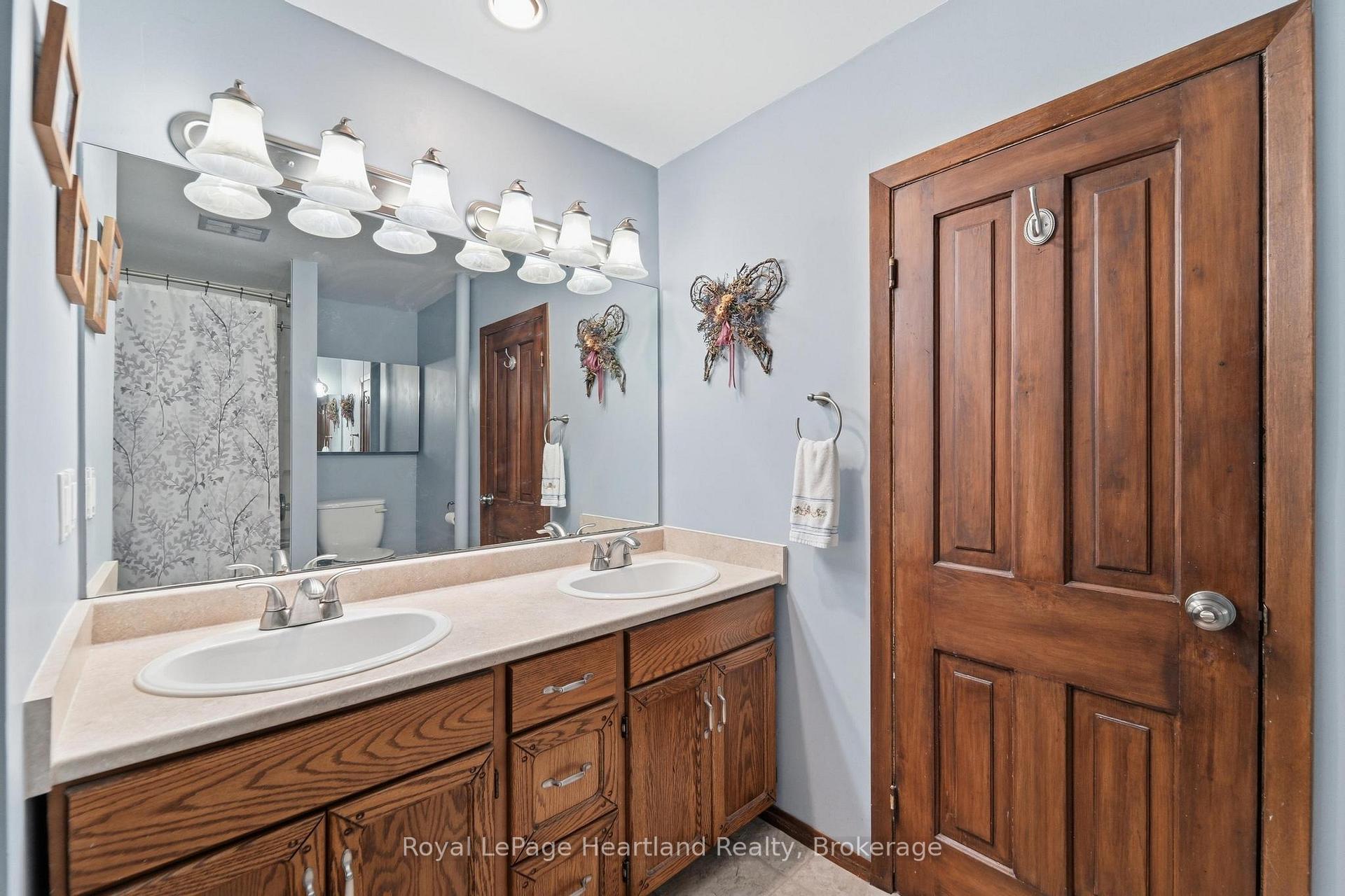 Photo 75 of 169 Ontario Street, Central Huron, Clinton — HOMEH