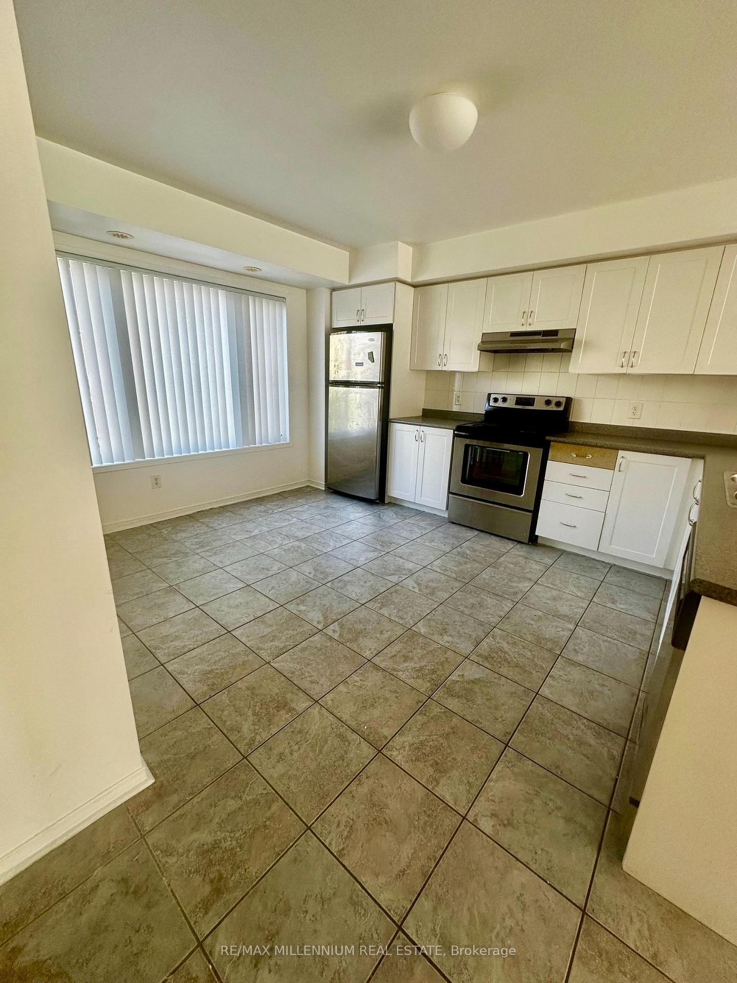 Photo 4 of Unit 73, 3050 Erin Centre Boulevard, Mississauga, Churchill Meadows — HOMEH