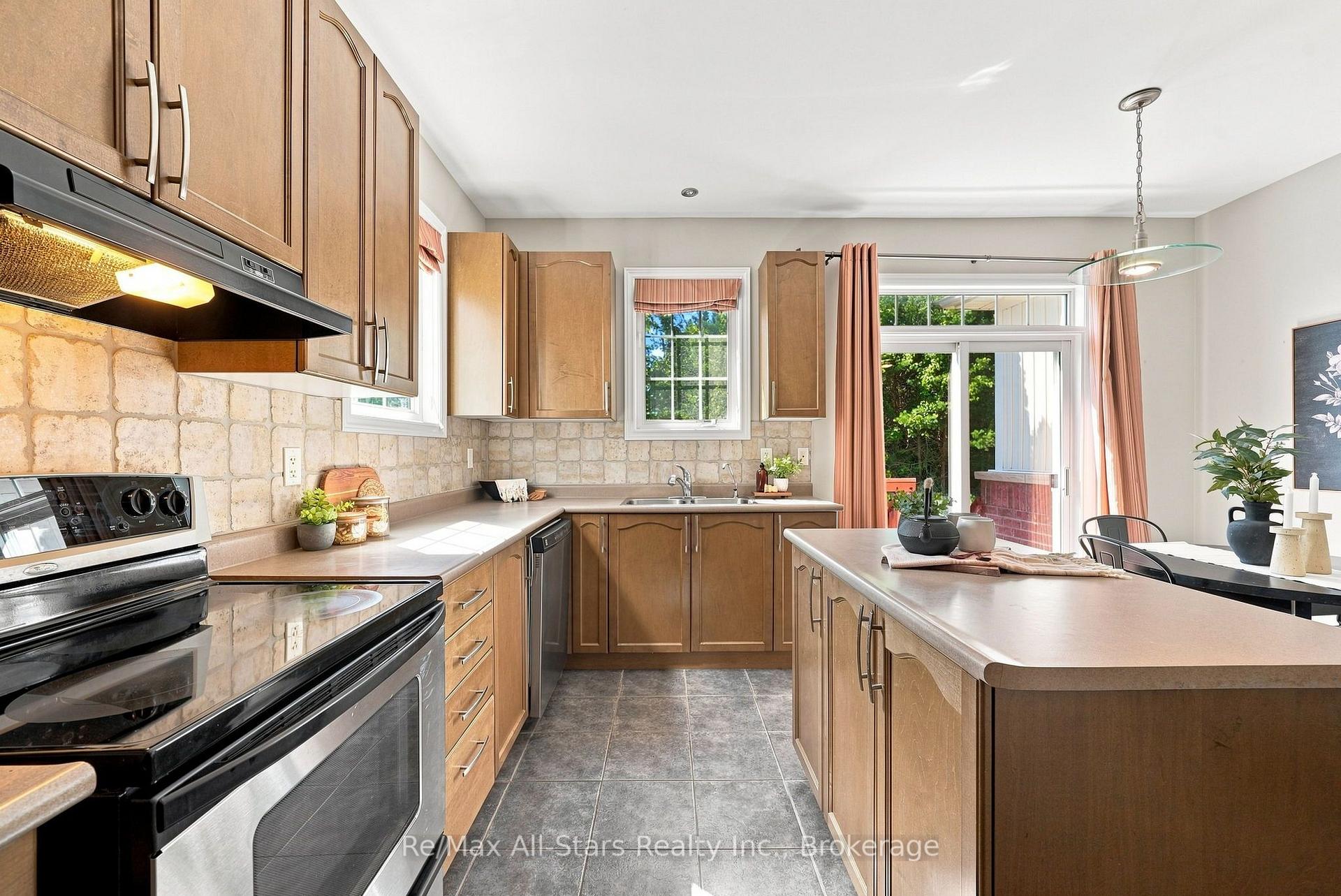 Photo 14 of 90 Roseborough Drive, Scugog, Port Perry — HOMEH