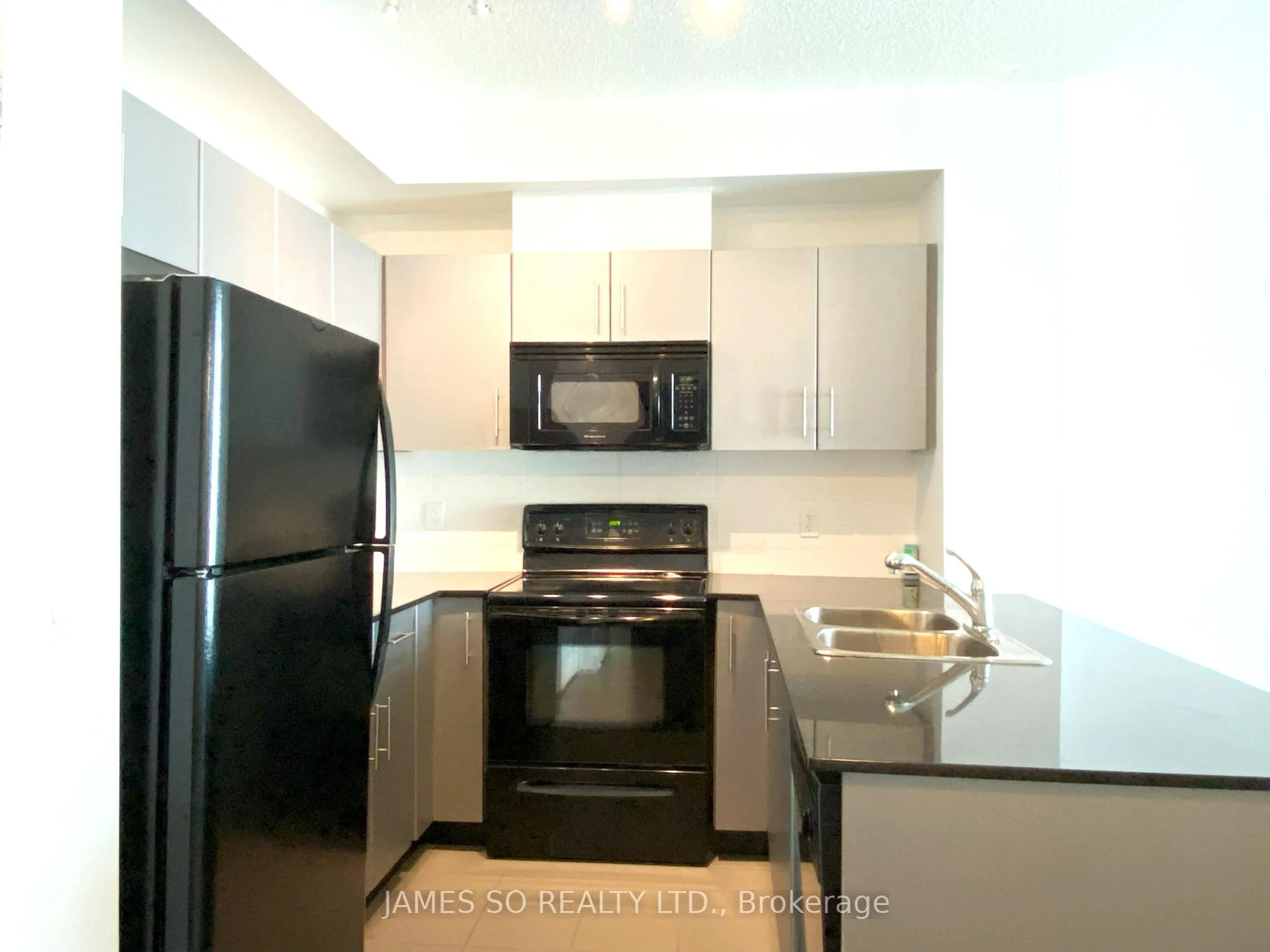 Photo 12 of Unit 1901, 12 Yonge Street, Toronto, Waterfront Communities — HOMEH