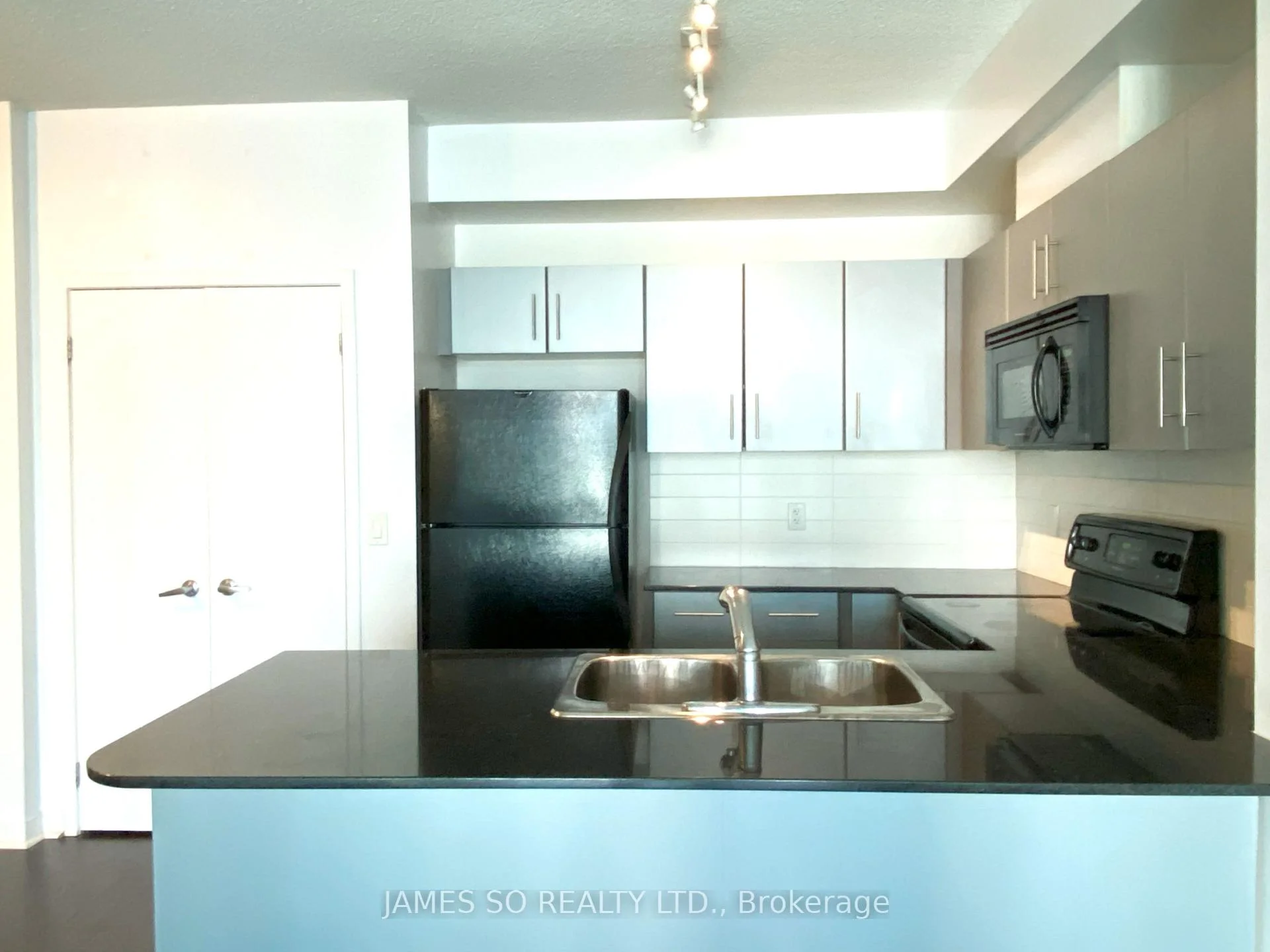 Photo 14 of Unit 1901, 12 Yonge Street, Toronto, Waterfront Communities — HOMEH