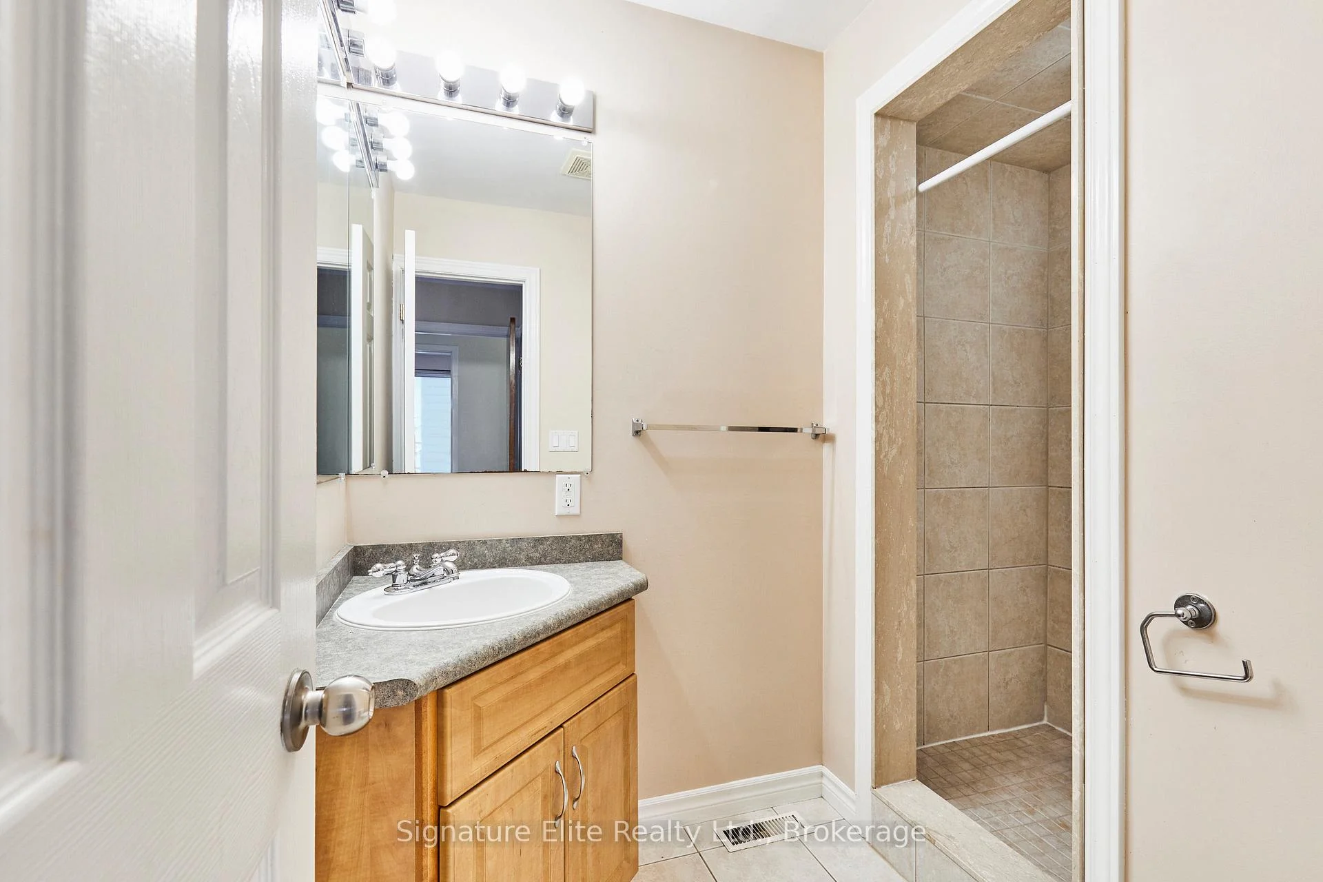 Photo 31 of Unit Lower, 903 King Street E, Oshawa, Donevan — HOMEH