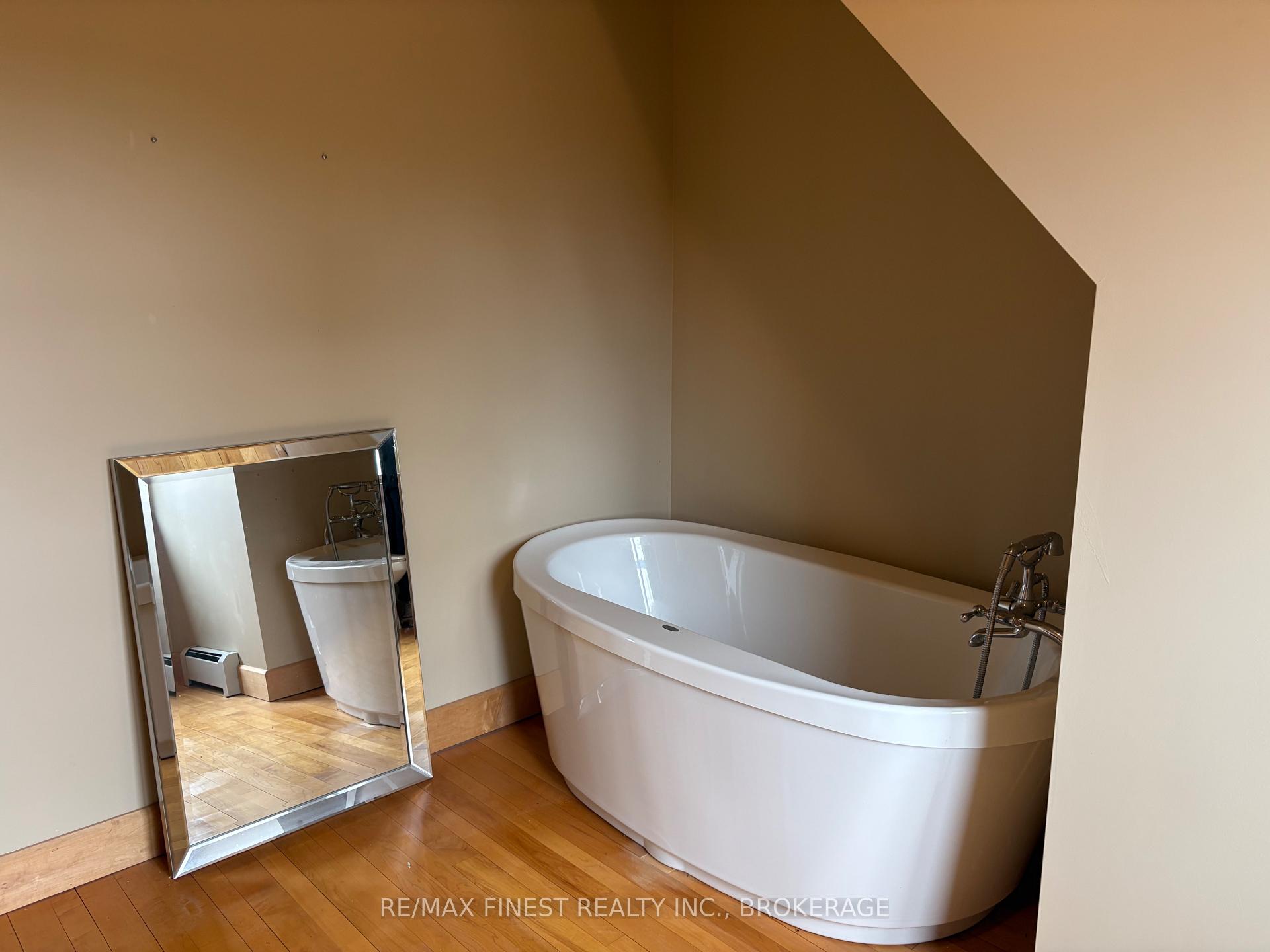 Photo 15 of 1035 Sweetfern Lane, Frontenac, Frontenac South — HOMEH