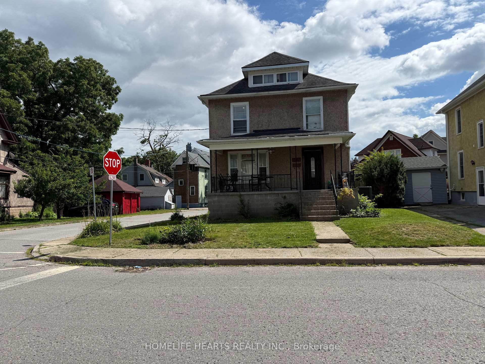 Front of 4674 Eastwood Crescent