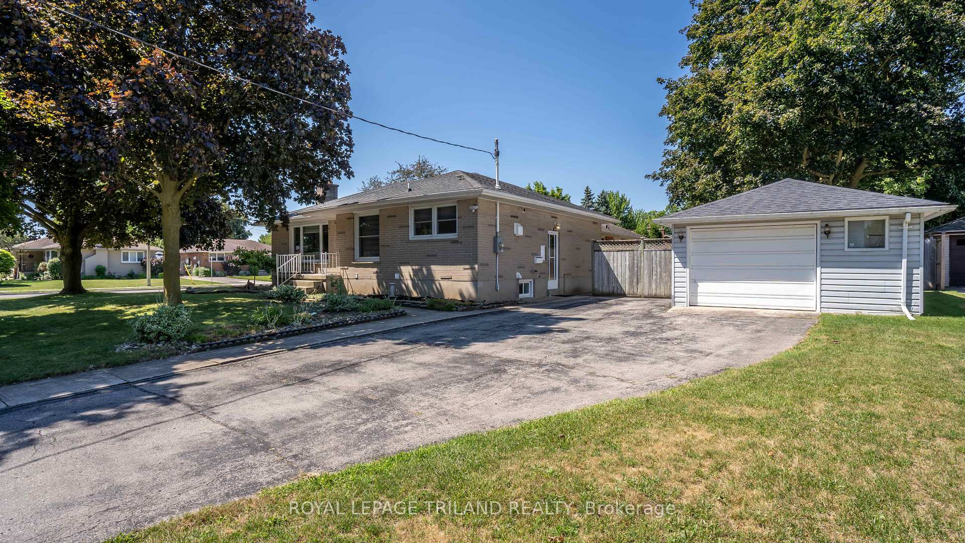 Photo 1 of 171 Dawn Drive, London, East H — HOMEH