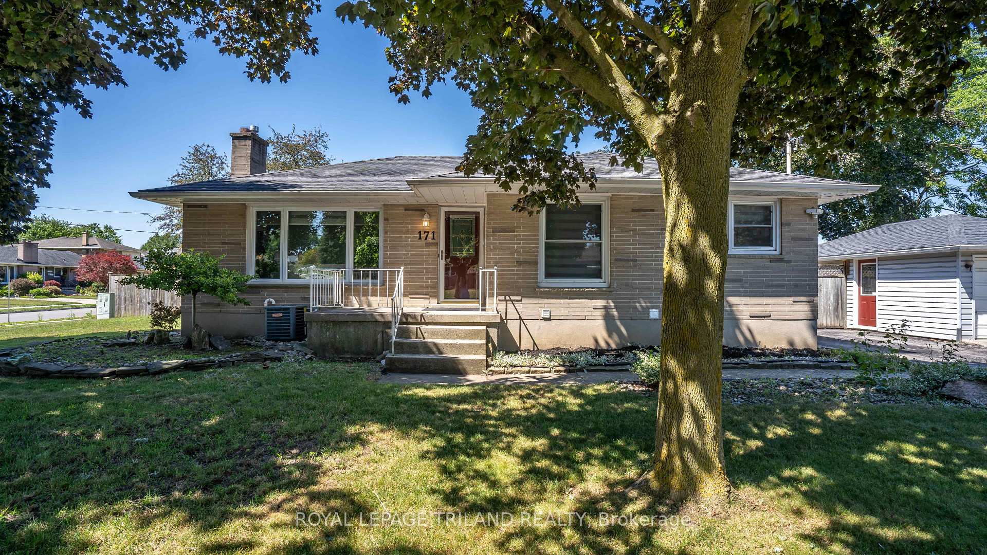 Photo 2 of 171 Dawn Drive, London, East H — HOMEH
