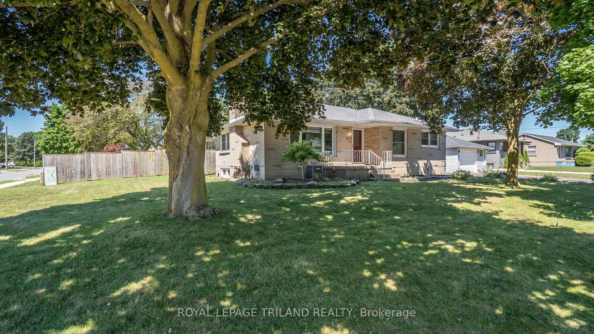 Photo 3 of 171 Dawn Drive, London, East H — HOMEH