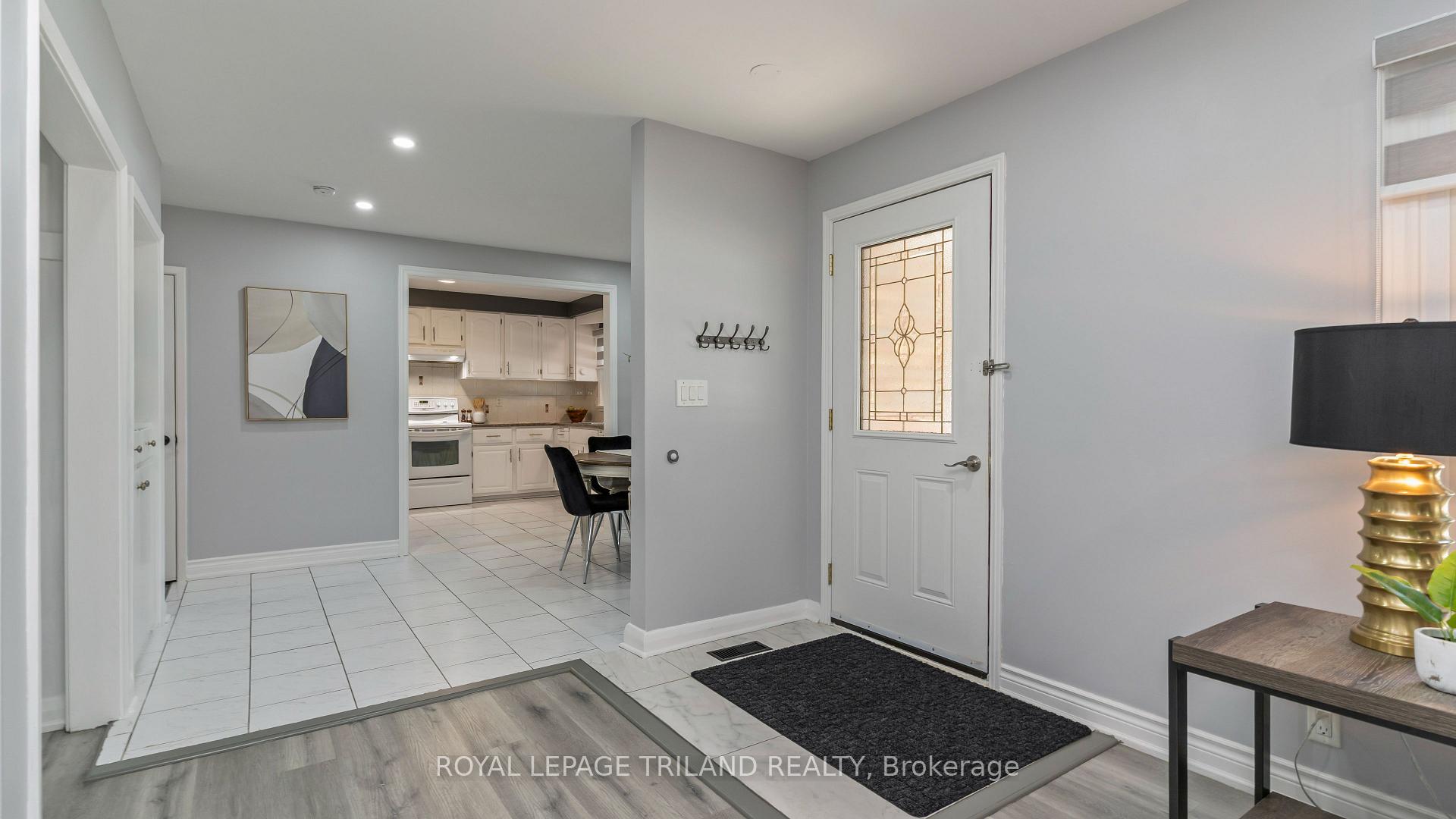 Photo 4 of 171 Dawn Drive, London, East H — HOMEH