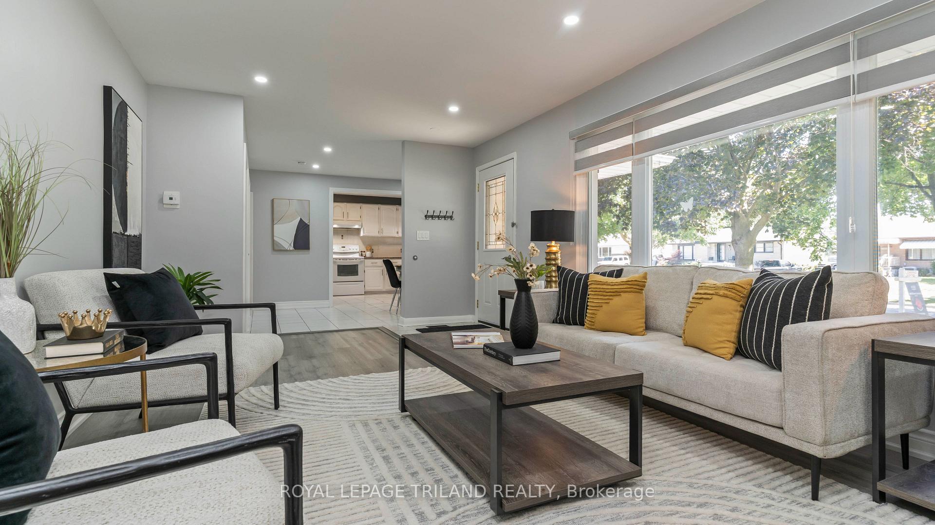 Photo 7 of 171 Dawn Drive, London, East H — HOMEH