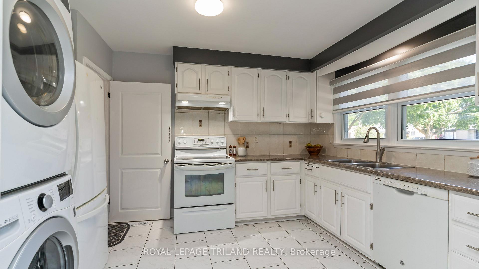 Photo 11 of 171 Dawn Drive, London, East H — HOMEH