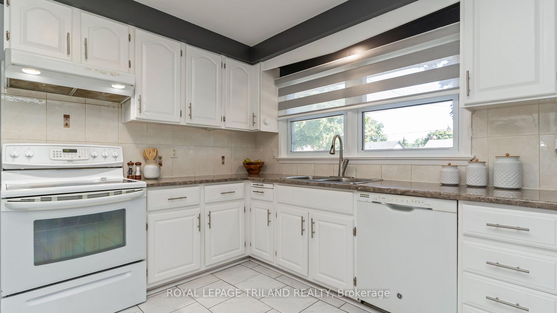 Photo 12 of 171 Dawn Drive, London, East H — HOMEH