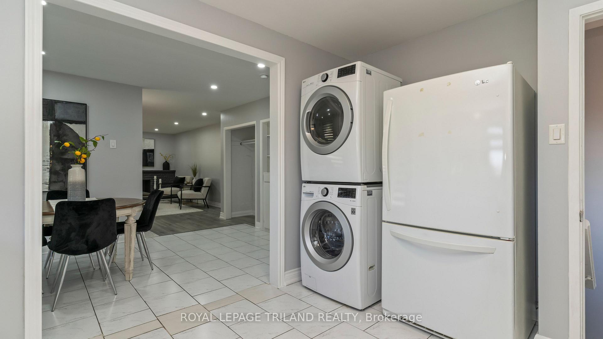 Photo 13 of 171 Dawn Drive, London, East H — HOMEH