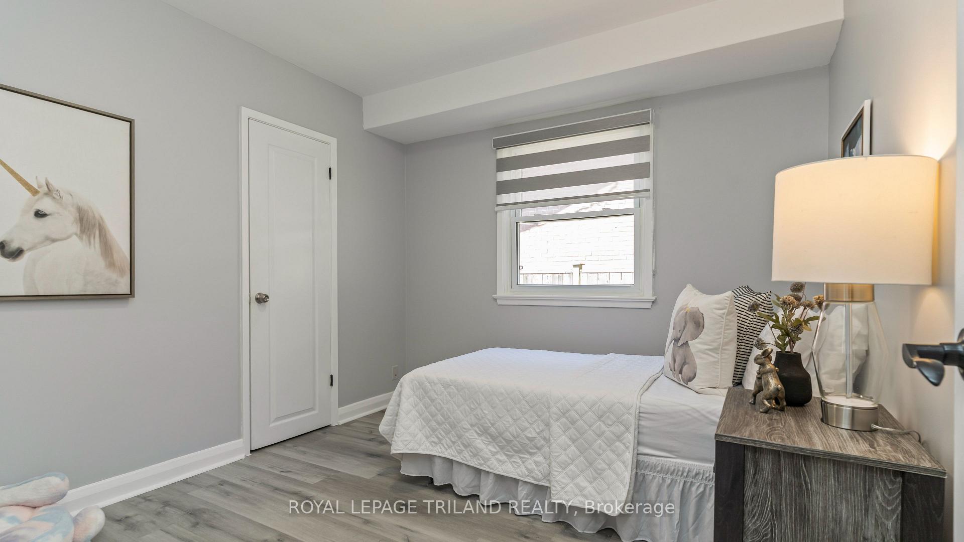 Photo 18 of 171 Dawn Drive, London, East H — HOMEH