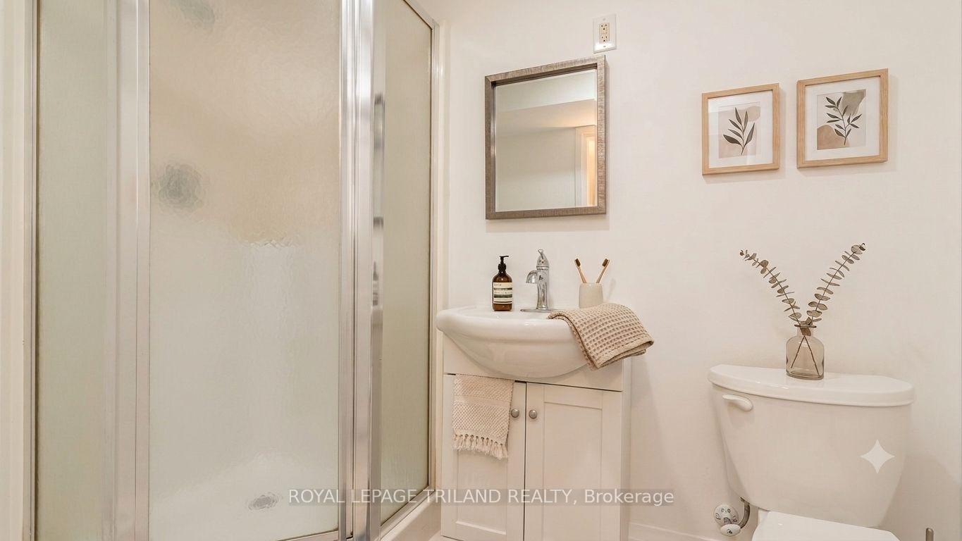 Photo 23 of 171 Dawn Drive, London, East H — HOMEH