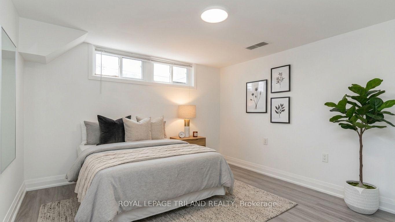 Photo 24 of 171 Dawn Drive, London, East H — HOMEH