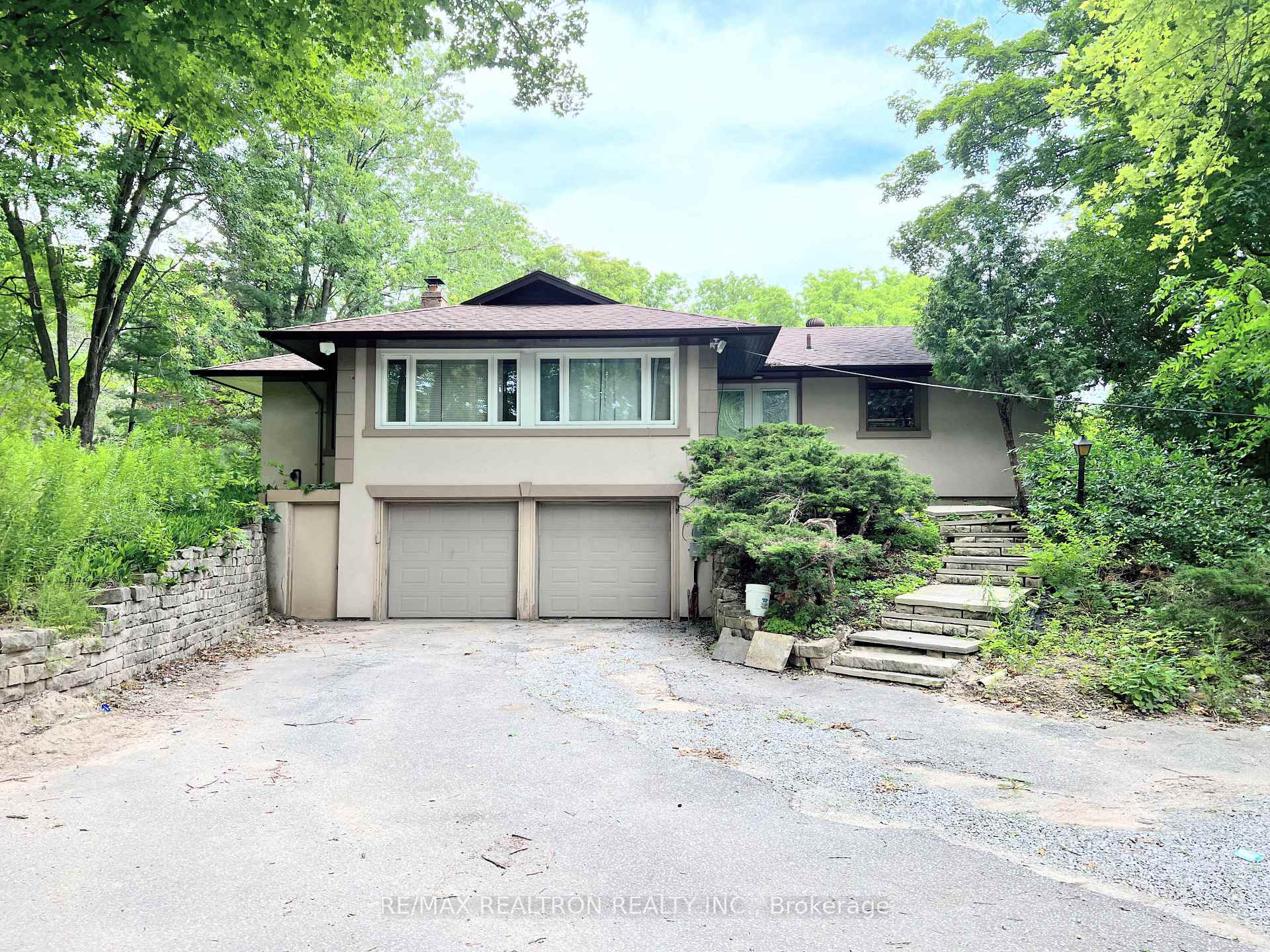 Front of 9563 Warden Avenue