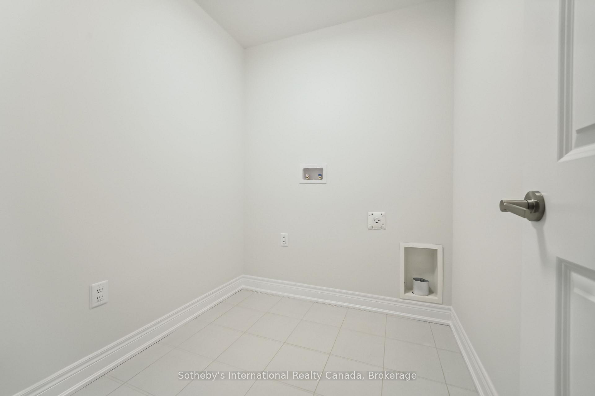 Photo 4 of Unit 8, 2184 Postmaster Drive, Oakville, Westmount — HOMEH