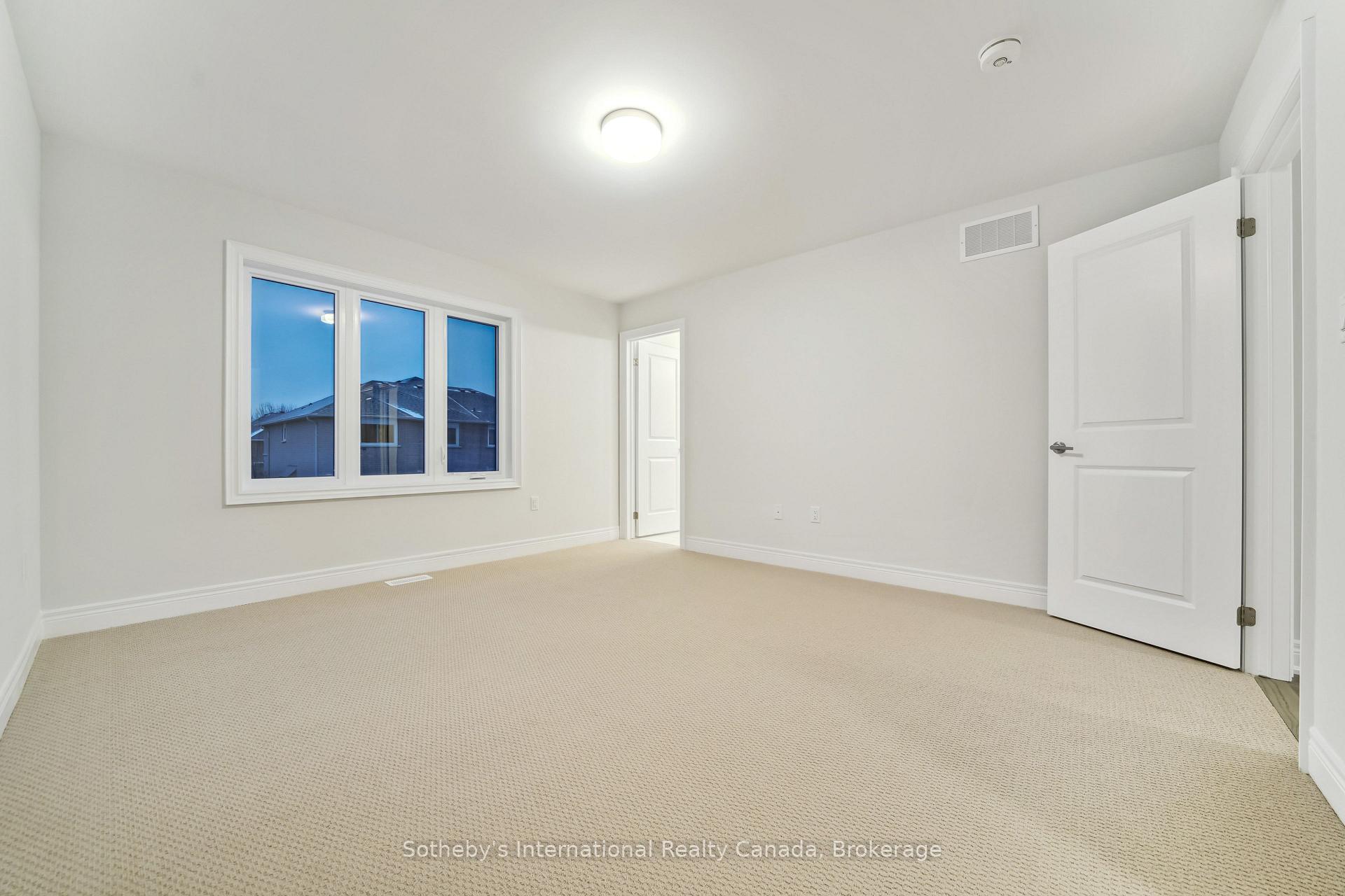 Photo 6 of Unit 8, 2184 Postmaster Drive, Oakville, Westmount — HOMEH