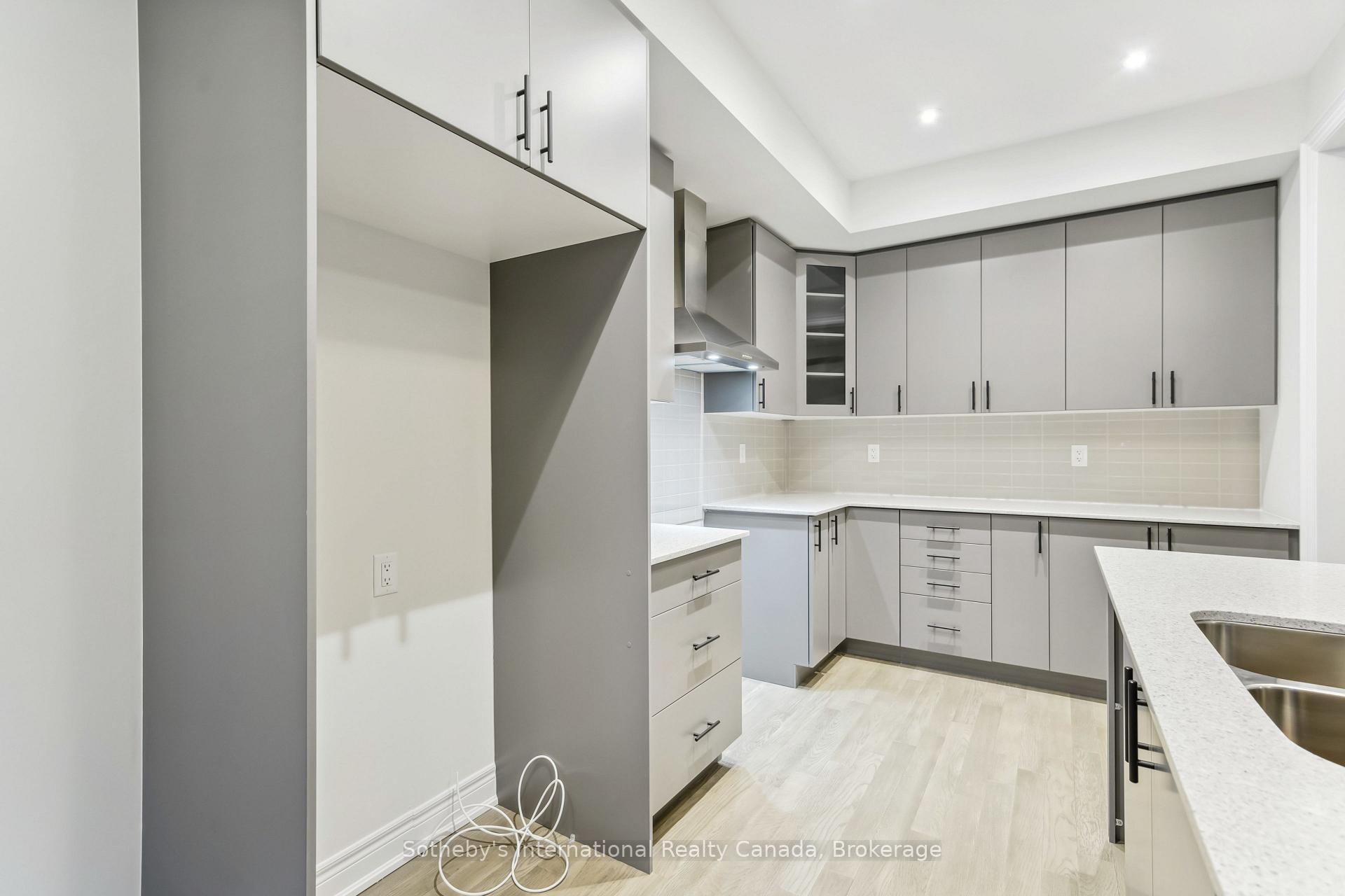 Photo 8 of Unit 8, 2184 Postmaster Drive, Oakville, Westmount — HOMEH